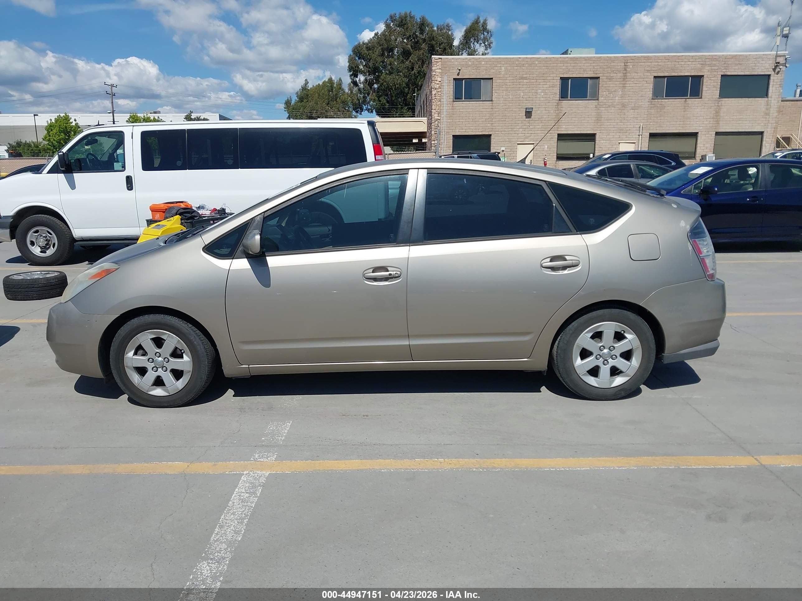 2005 Toyota Prius   Золотой vin: JTDKB20U053092072