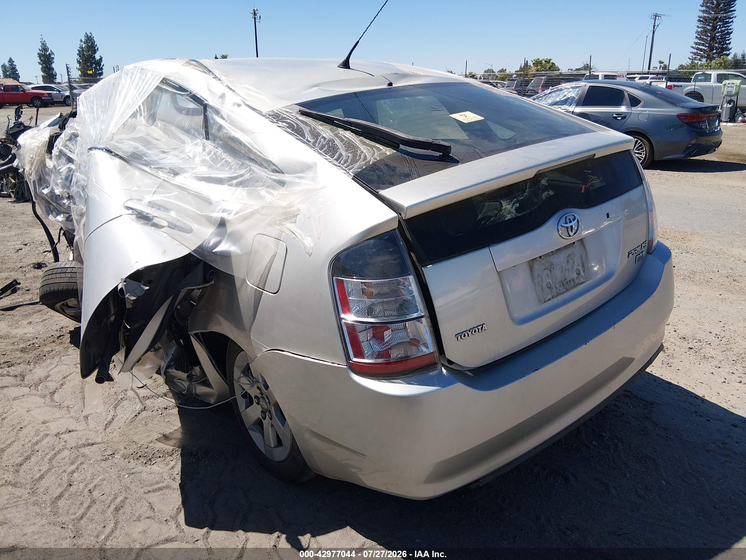 2005 Toyota Prius   Silver vin: JTDKB20U053113552