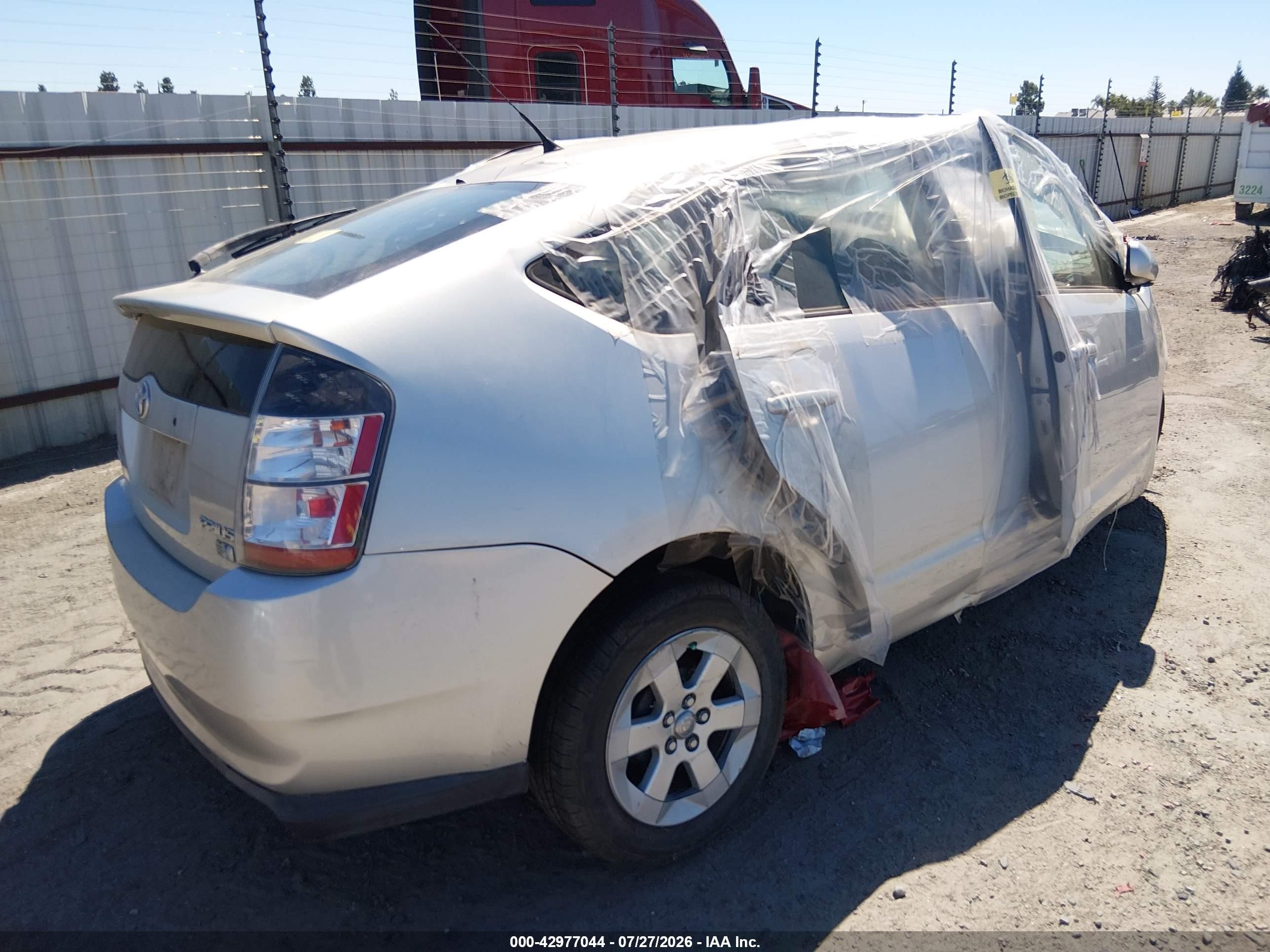 2005 Toyota Prius   Silver vin: JTDKB20U053113552