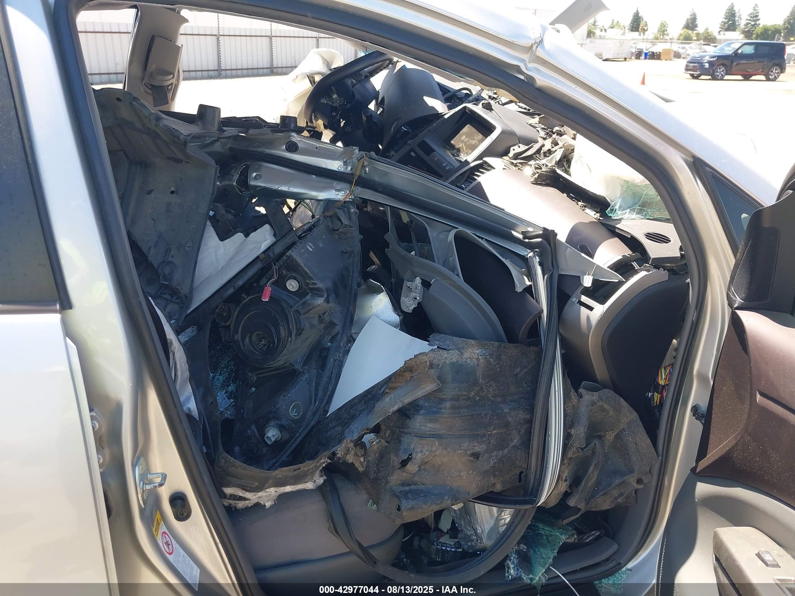 2005 Toyota Prius   Silver vin: JTDKB20U053113552