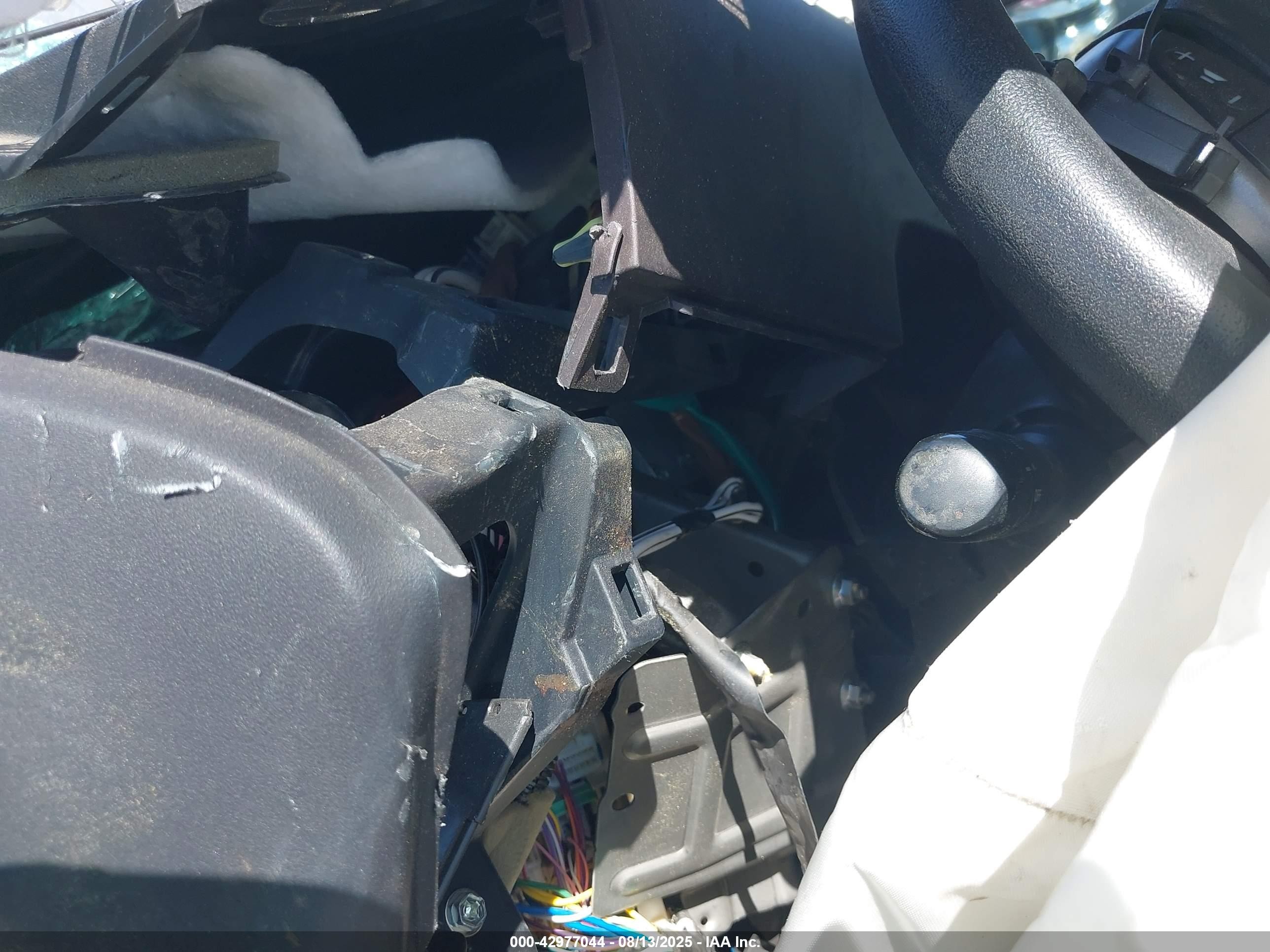 2005 Toyota Prius   Silver vin: JTDKB20U053113552
