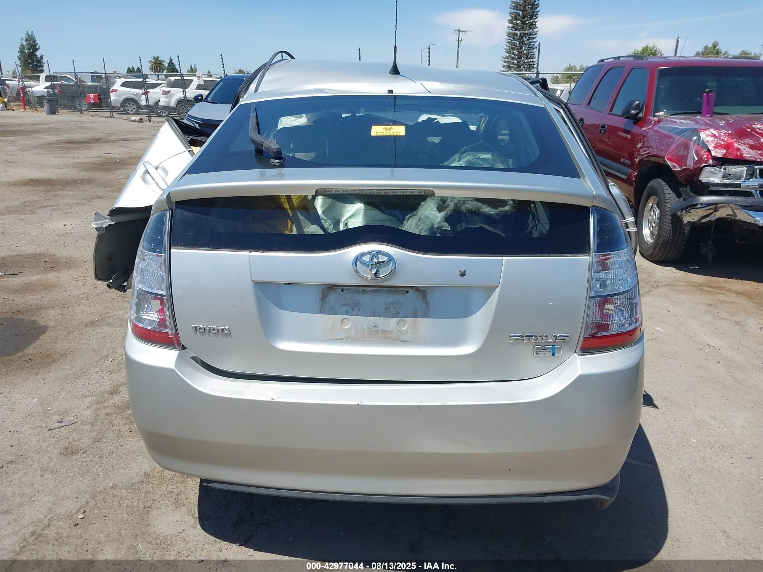 2005 Toyota Prius   Silver vin: JTDKB20U053113552