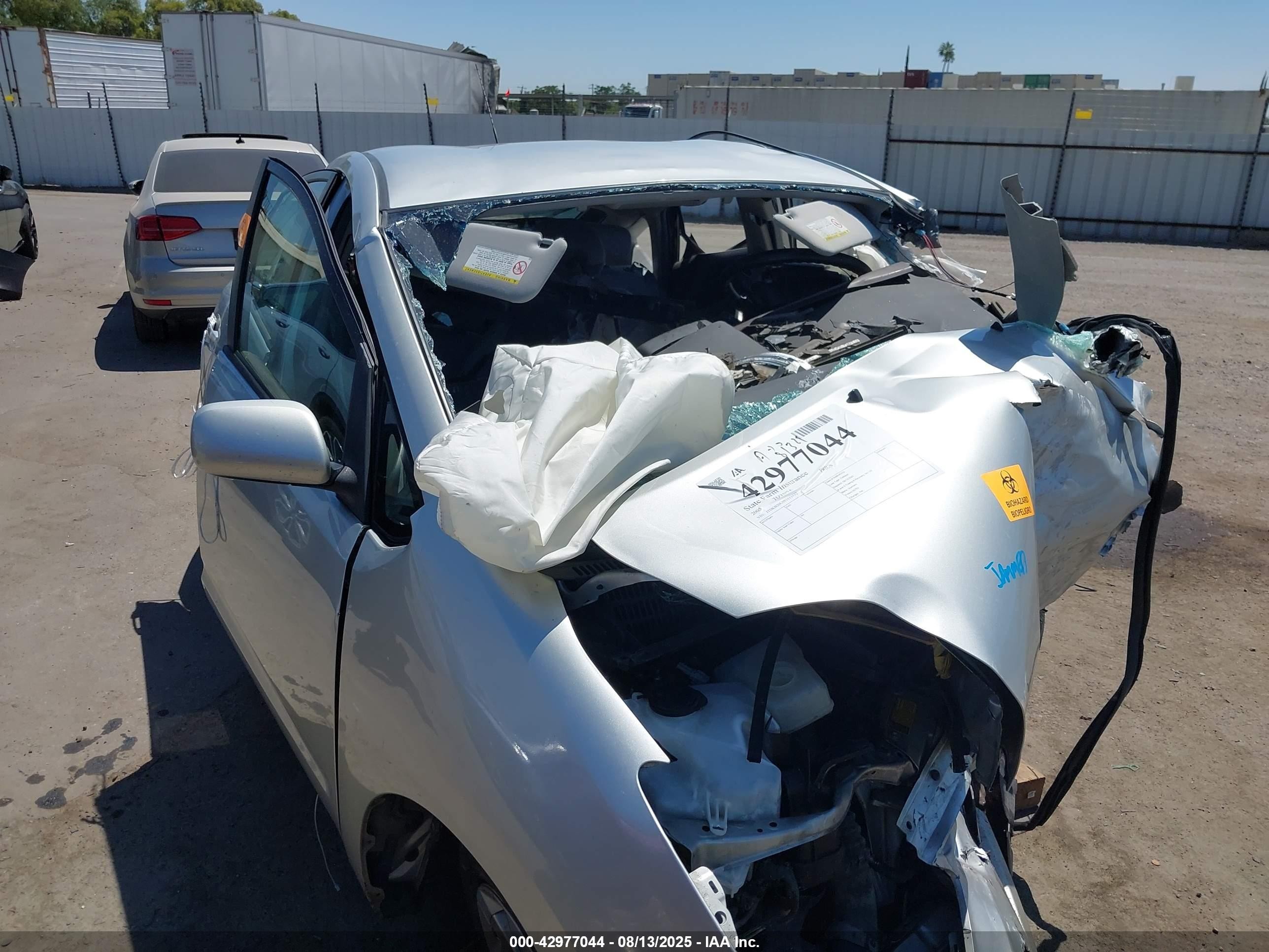 2005 Toyota Prius   Silver vin: JTDKB20U053113552