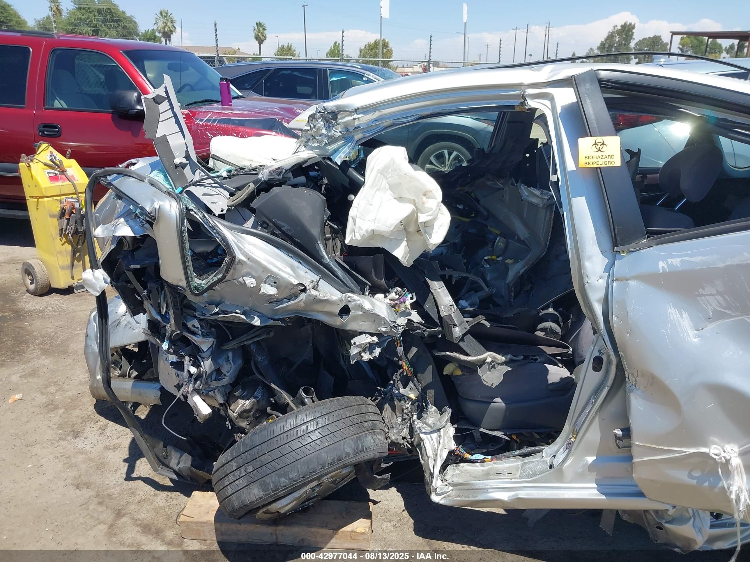 2005 Toyota Prius   Silver vin: JTDKB20U053113552