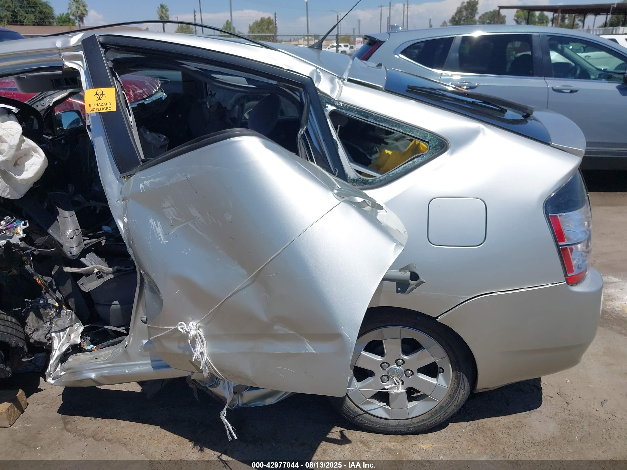 2005 Toyota Prius   Silver vin: JTDKB20U053113552