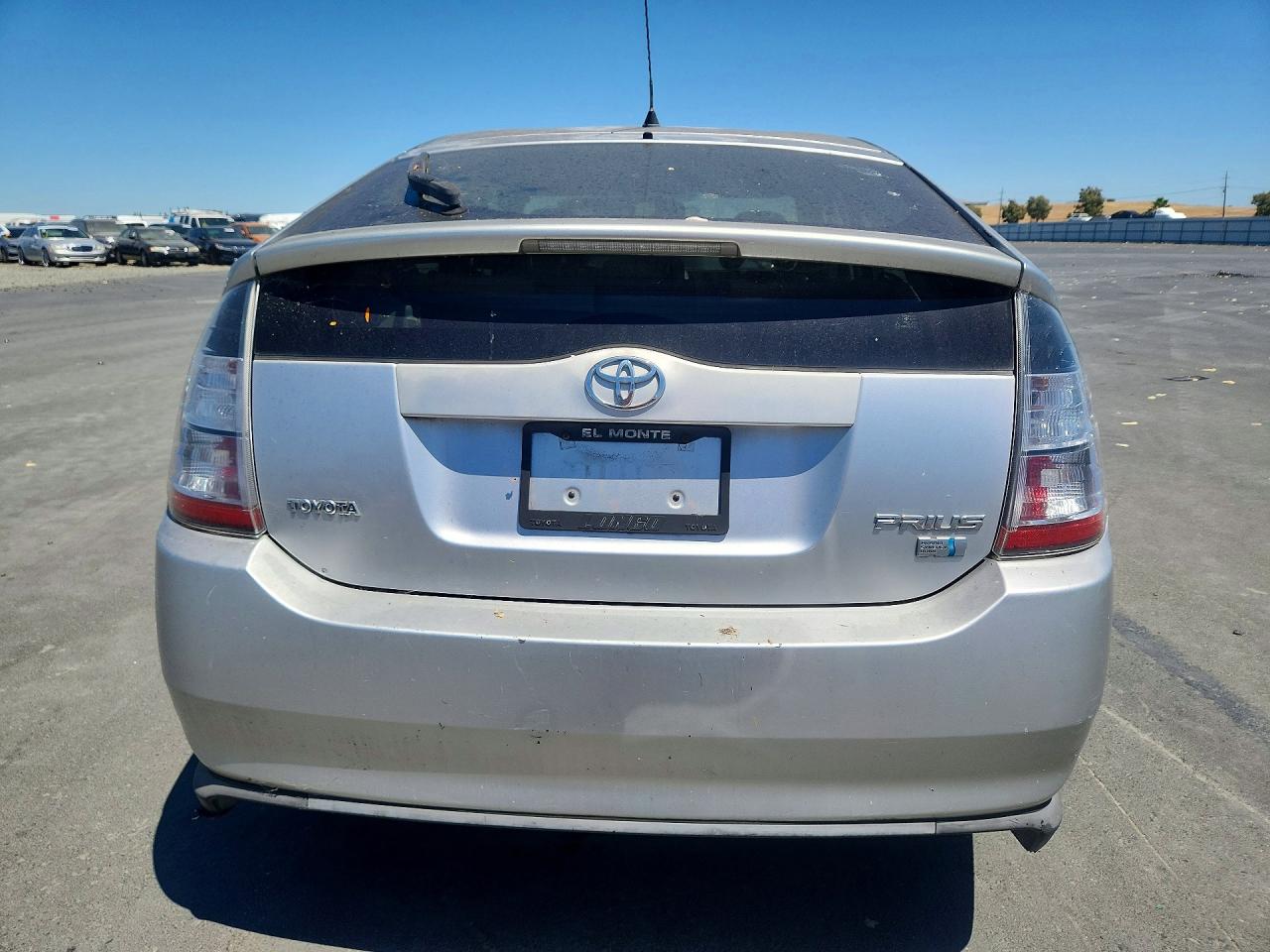2005 Toyota Prius Base Silver vin: JTDKB20U057017719