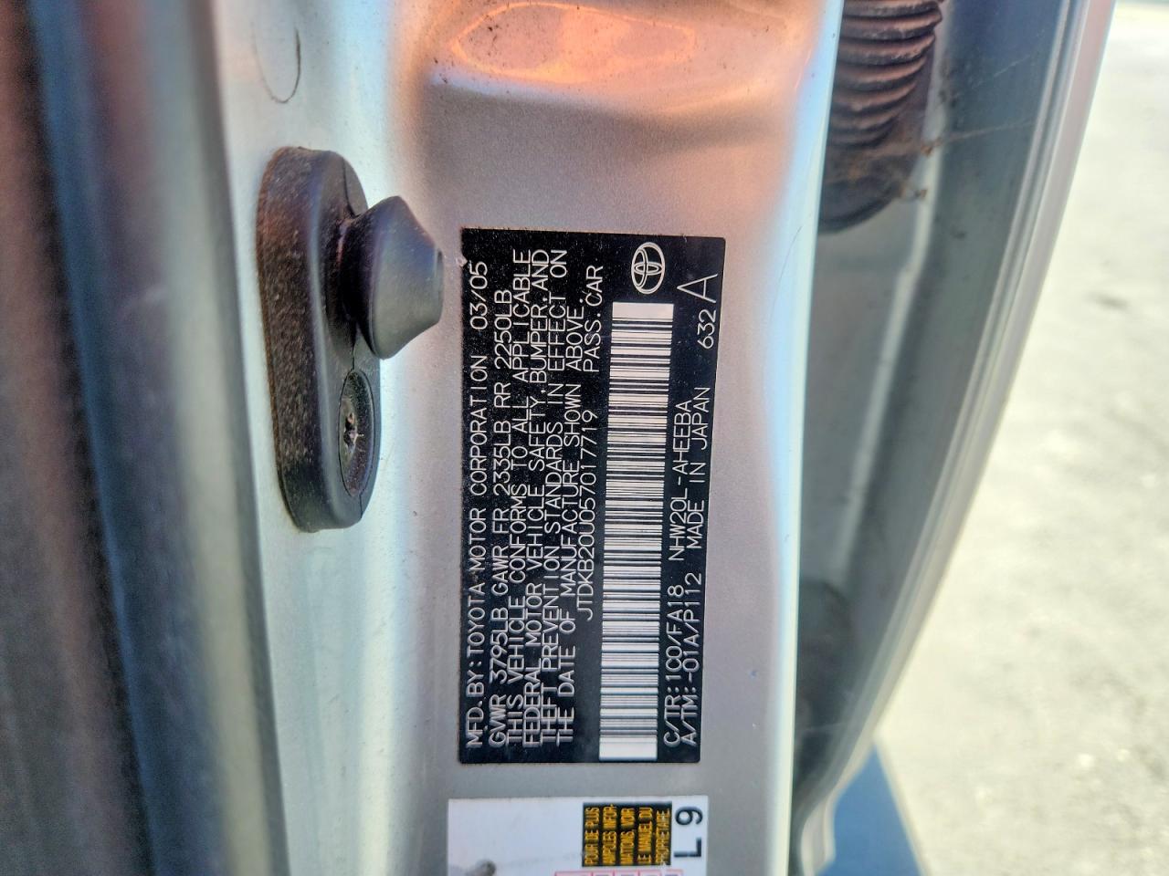 2005 Toyota Prius Base Silver vin: JTDKB20U057017719