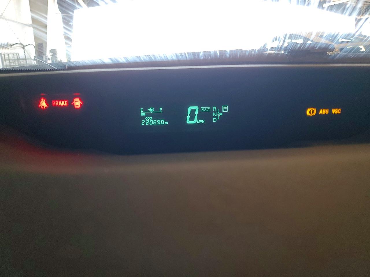 2005 Toyota Prius Base Серебряный vin: JTDKB20U057018319