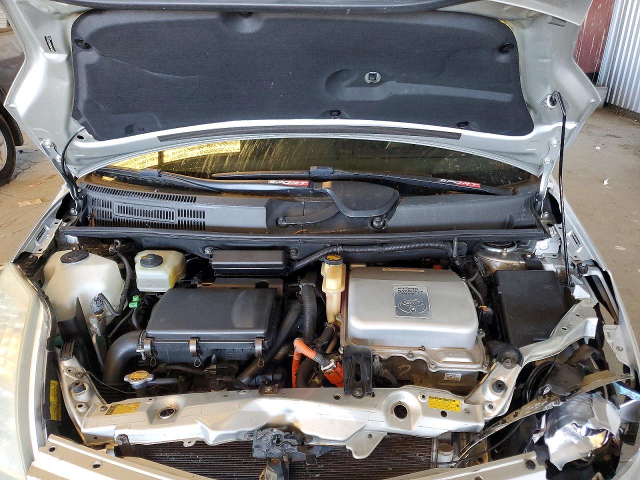 2005 Toyota Prius Base Серебряный vin: JTDKB20U057018319