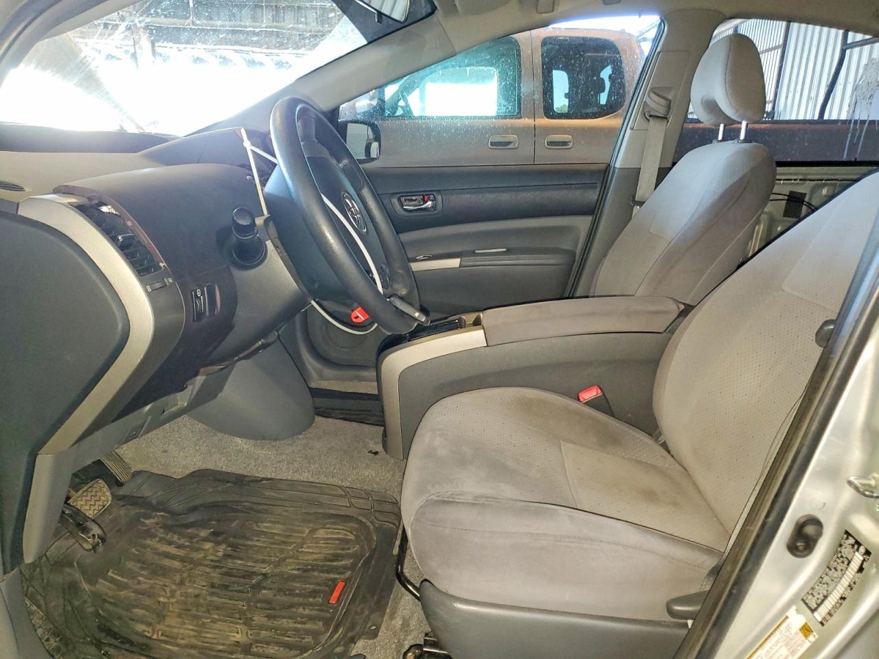 2005 Toyota Prius Base Серебряный vin: JTDKB20U057018319