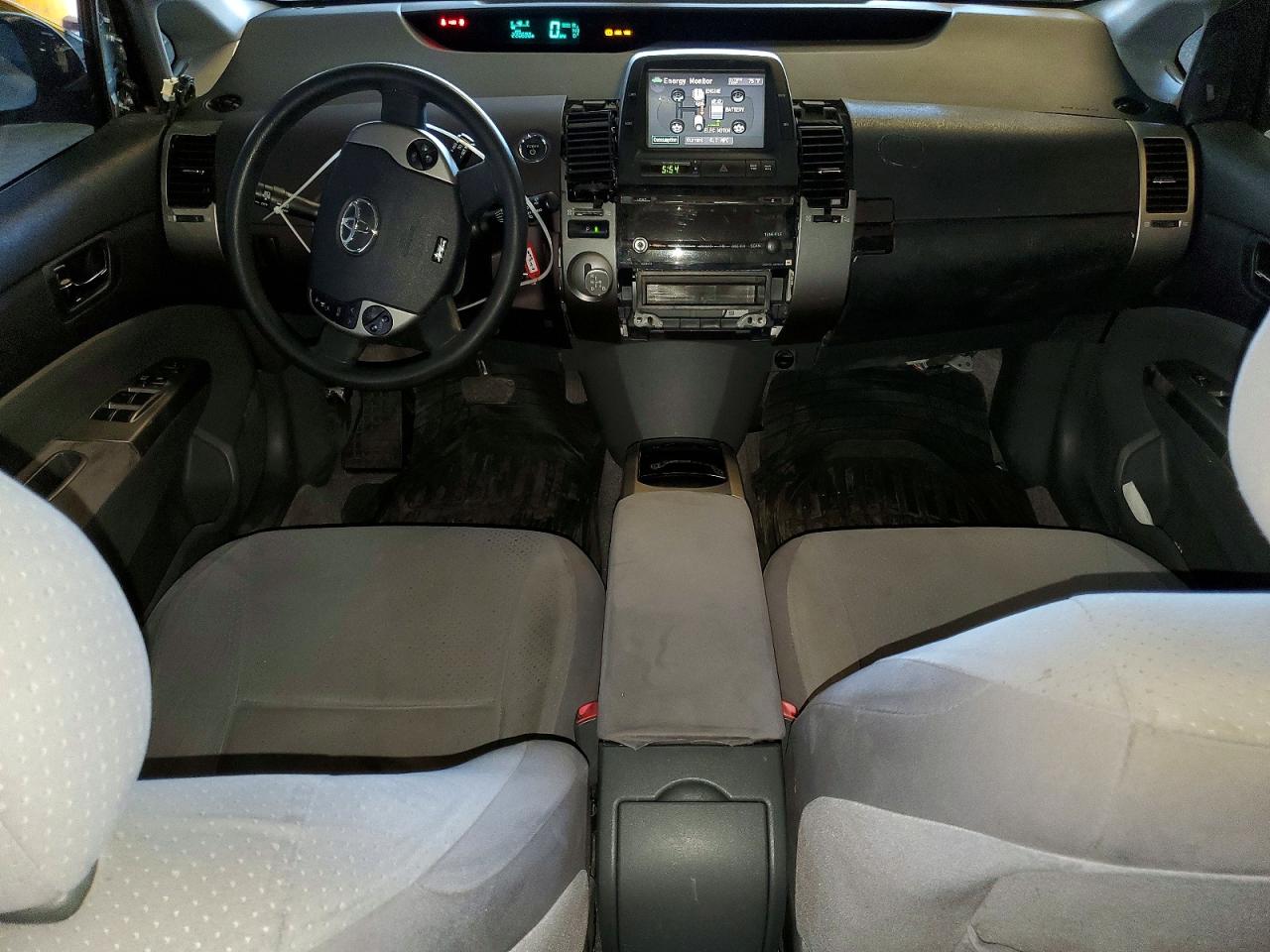 2005 Toyota Prius Base Серебряный vin: JTDKB20U057018319