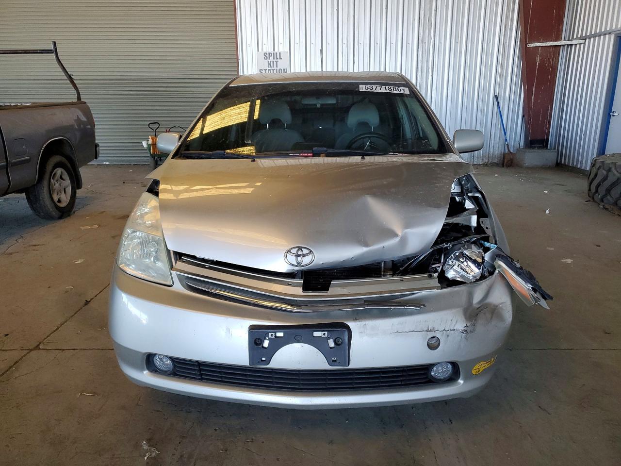 2005 Toyota Prius Base Серебряный vin: JTDKB20U057018319