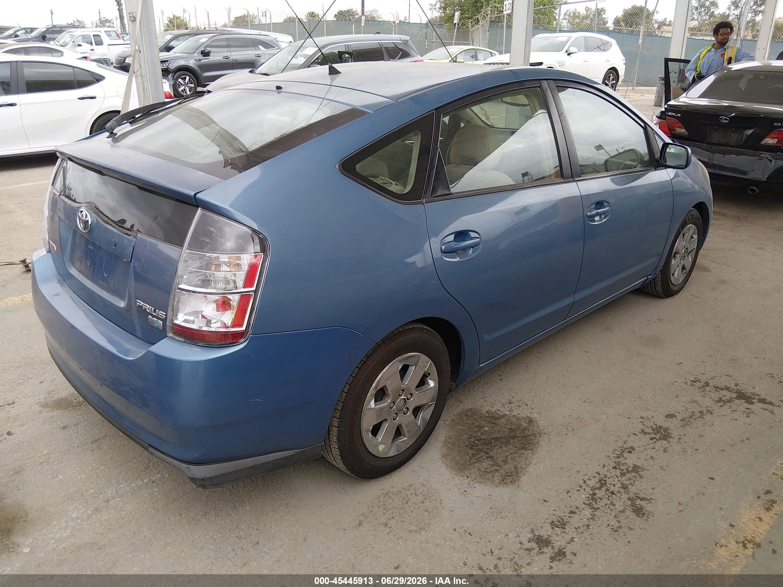 2005 Toyota Prius   Light Blue vin: JTDKB20U057039090