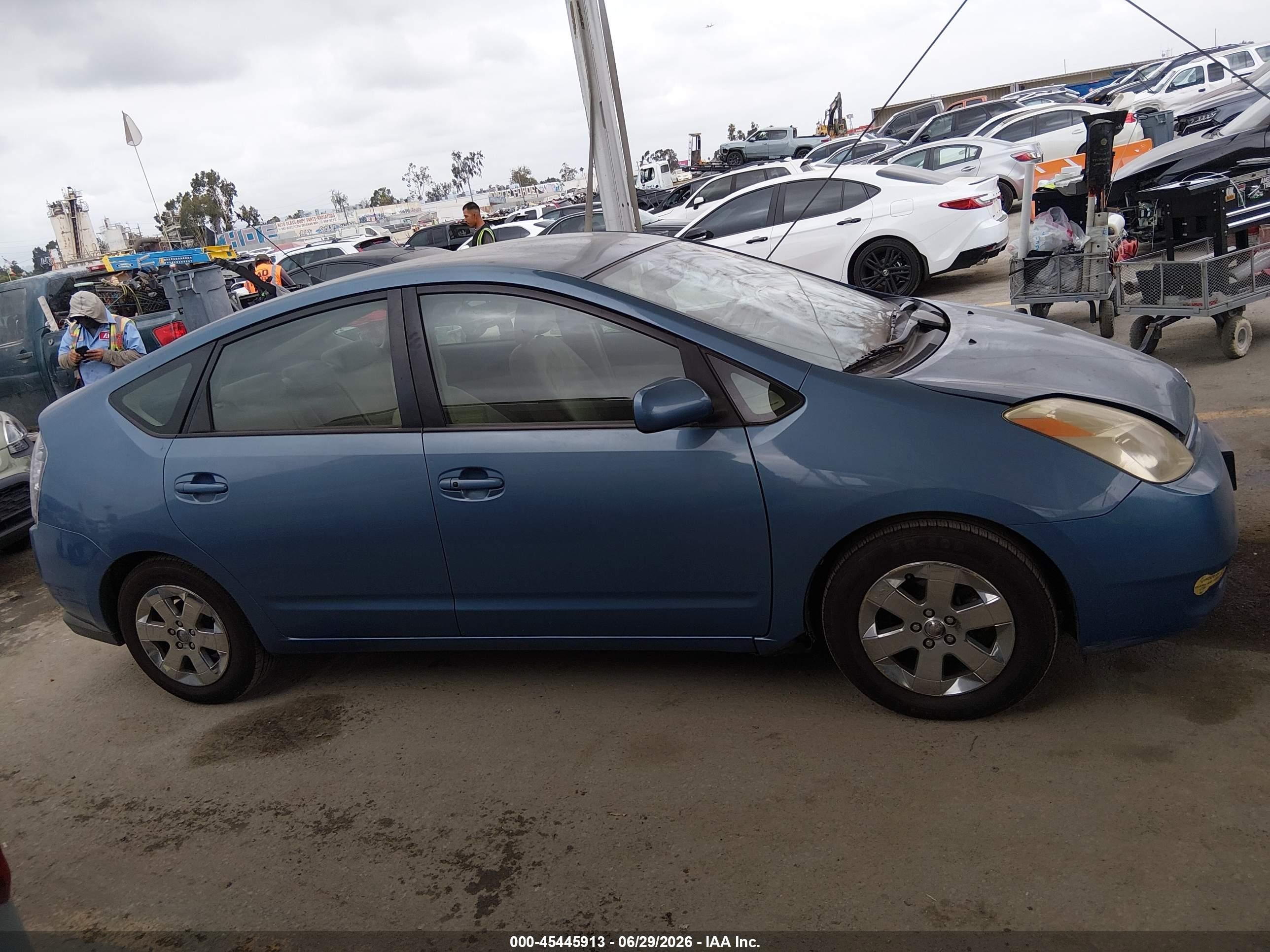 2005 Toyota Prius   Light Blue vin: JTDKB20U057039090