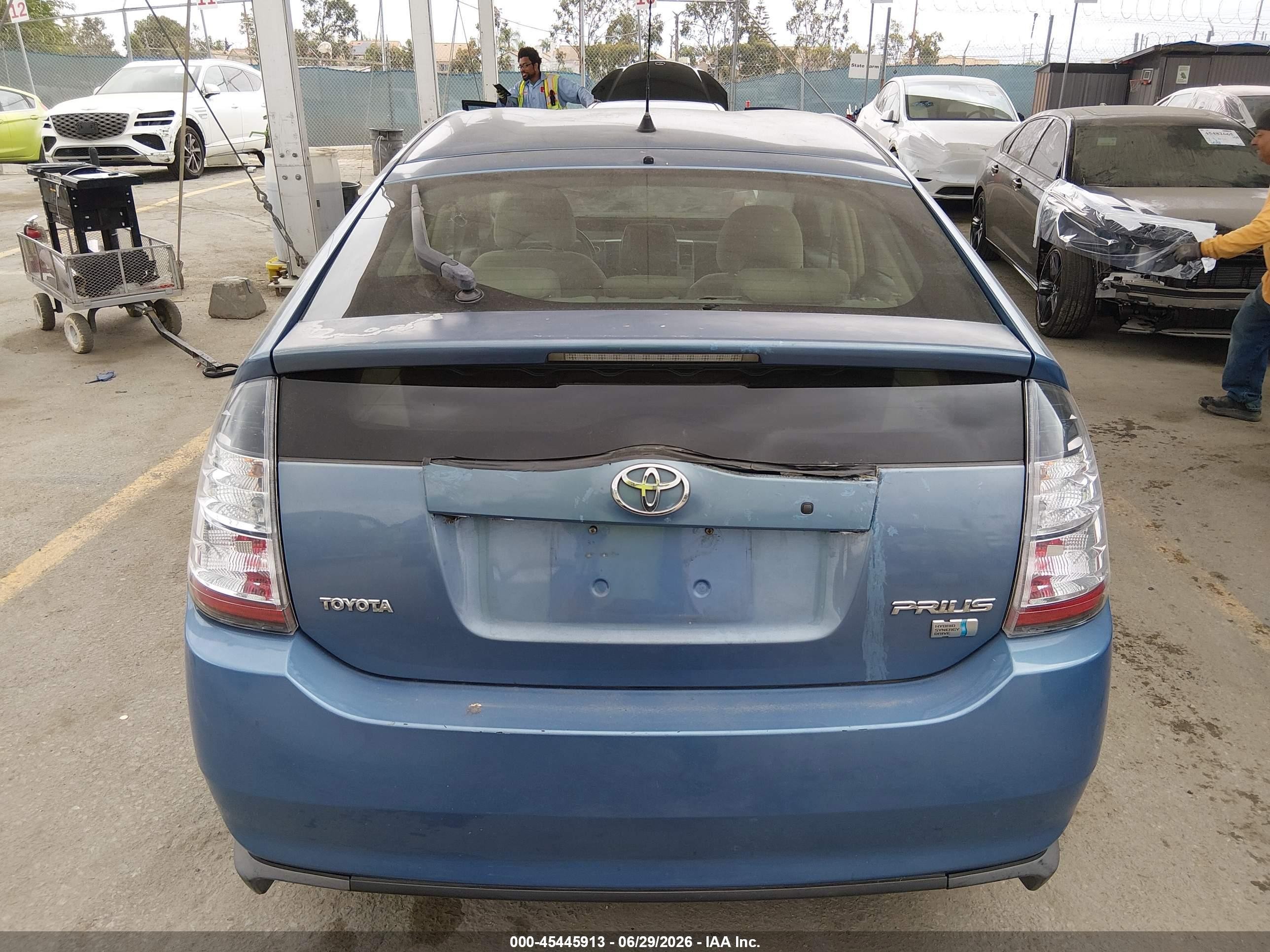2005 Toyota Prius   Light Blue vin: JTDKB20U057039090