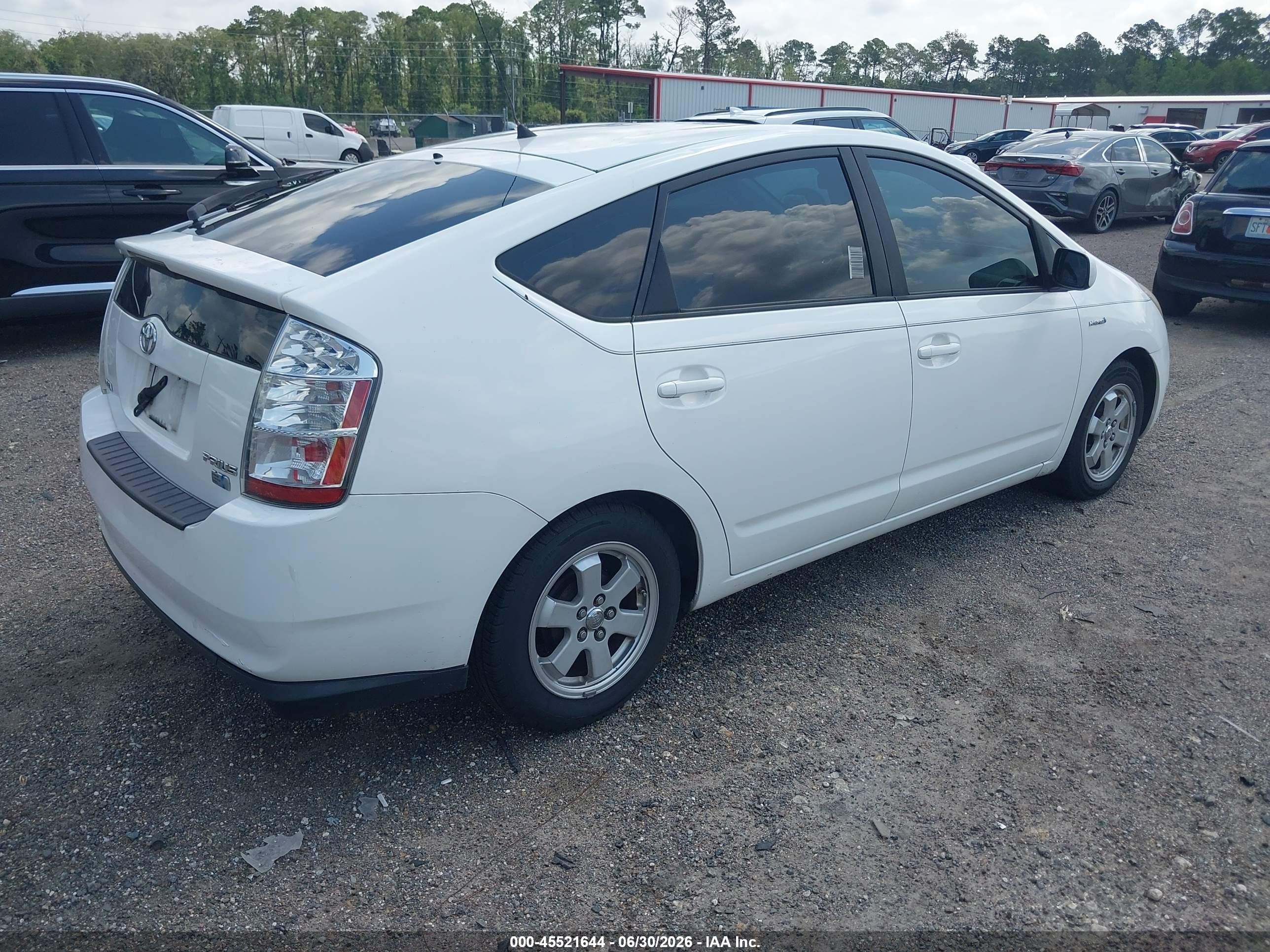 2006 Toyota Prius   White vin: JTDKB20U063129297
