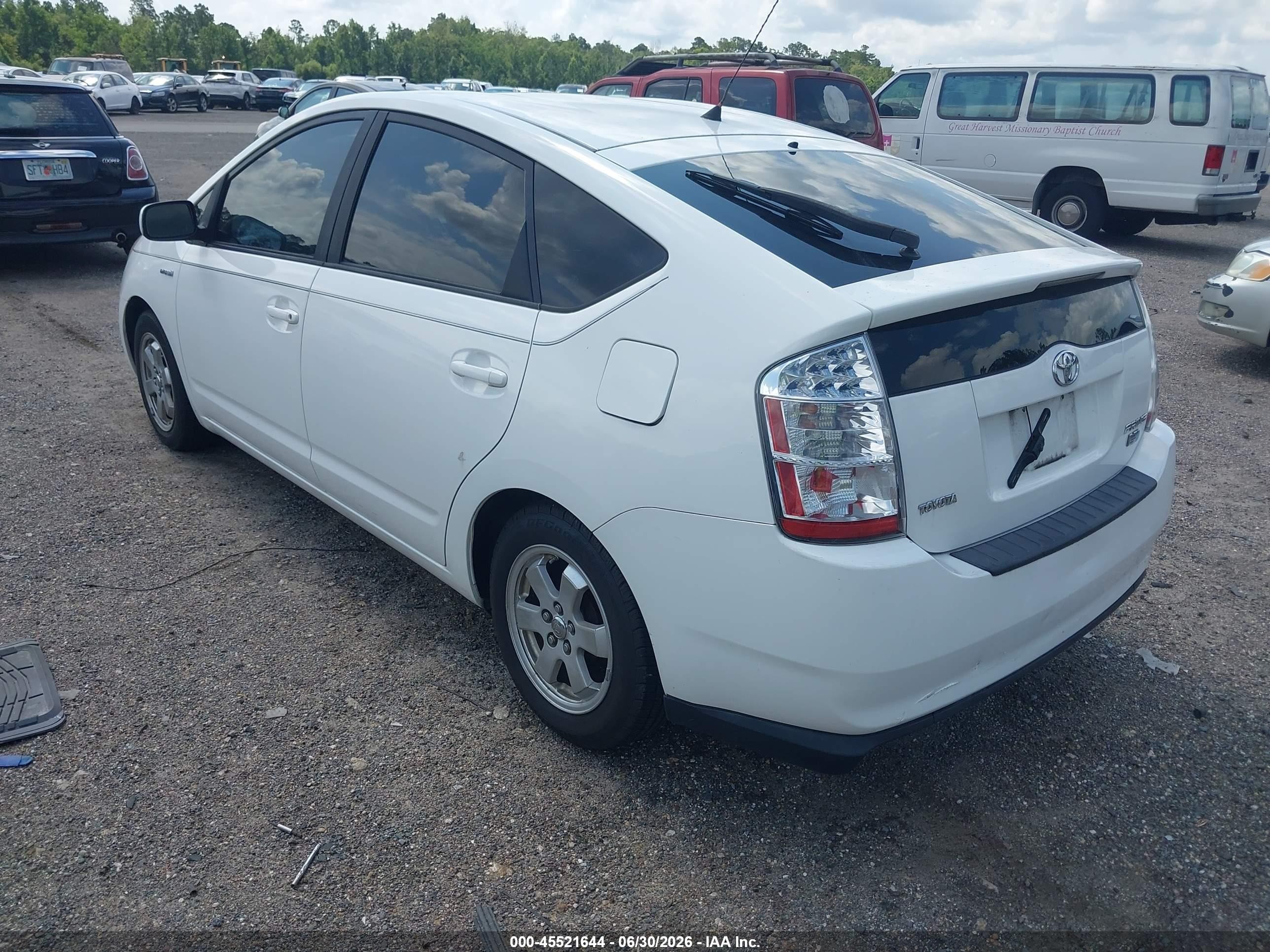 2006 Toyota Prius   White vin: JTDKB20U063129297