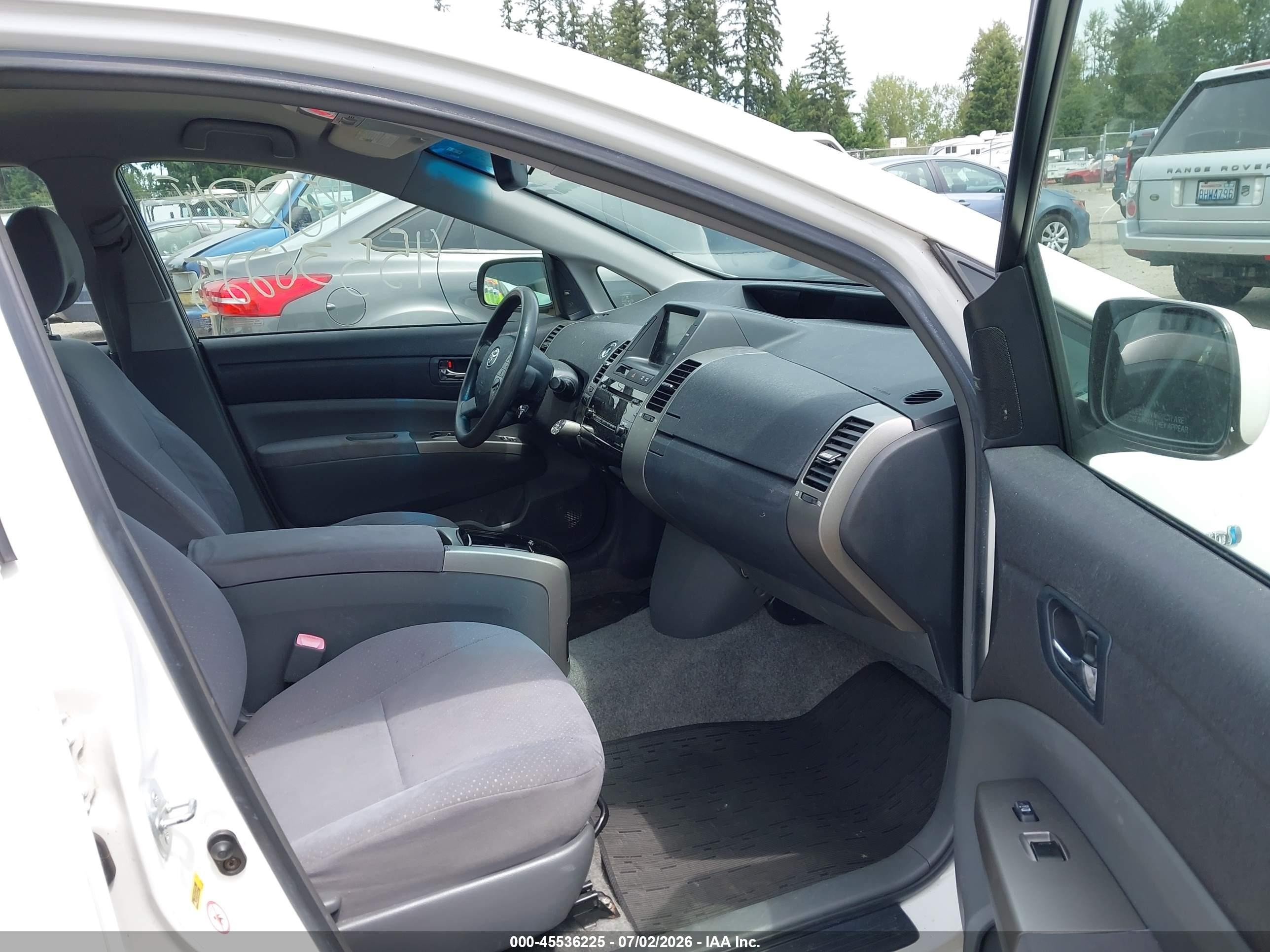 2006 Toyota Prius   White vin: JTDKB20U063167399