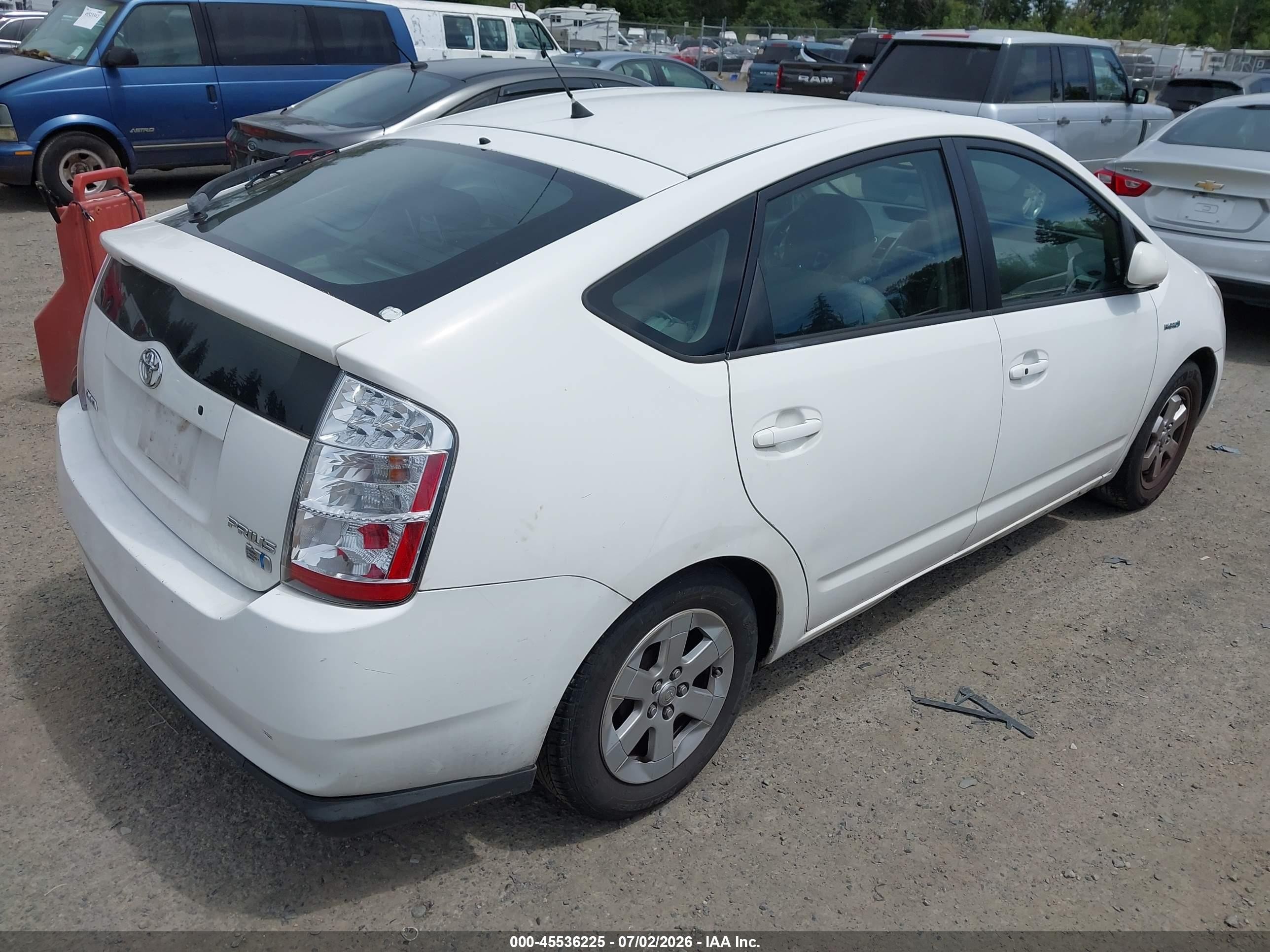 2006 Toyota Prius   White vin: JTDKB20U063167399