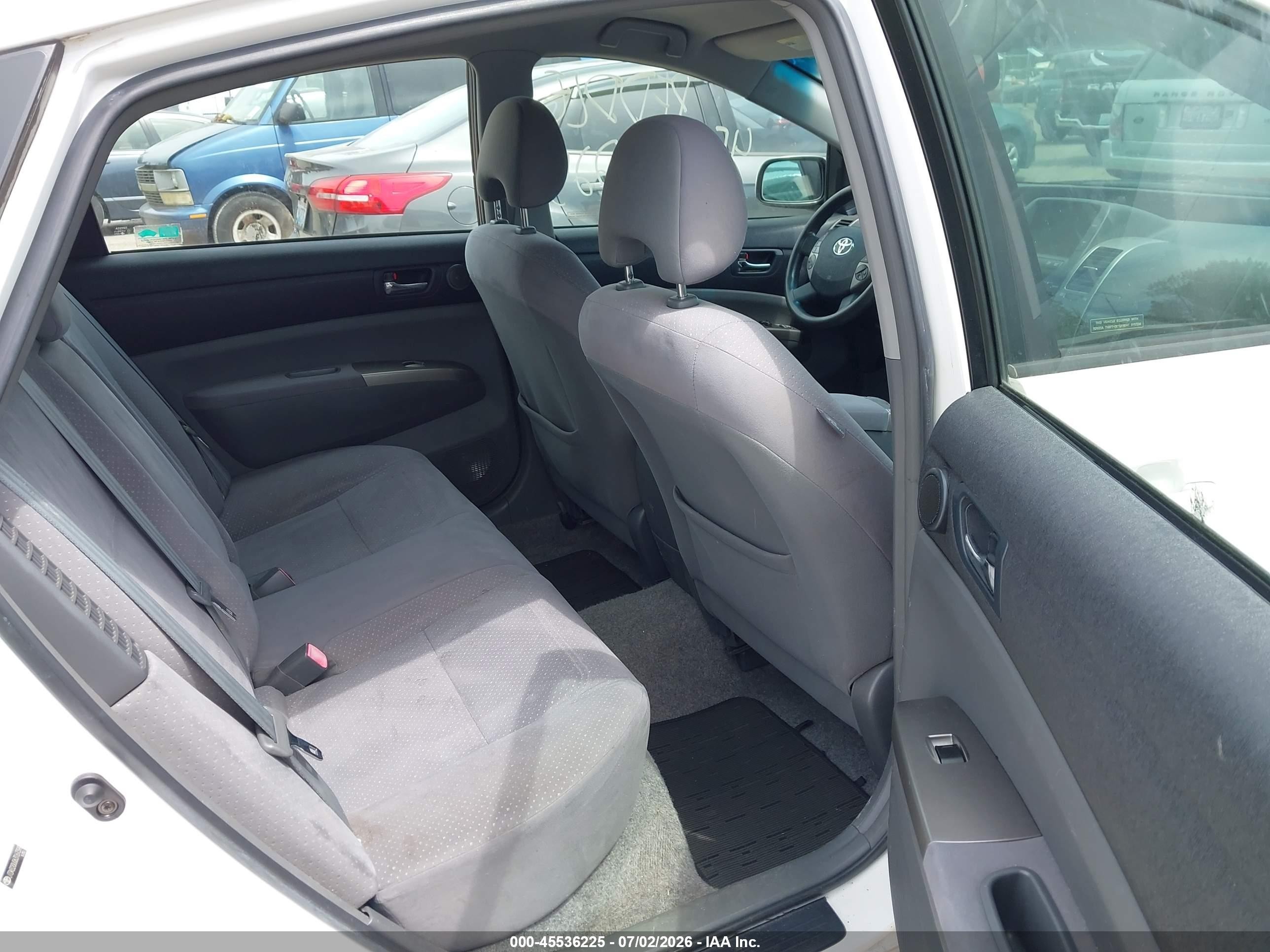 2006 Toyota Prius   White vin: JTDKB20U063167399