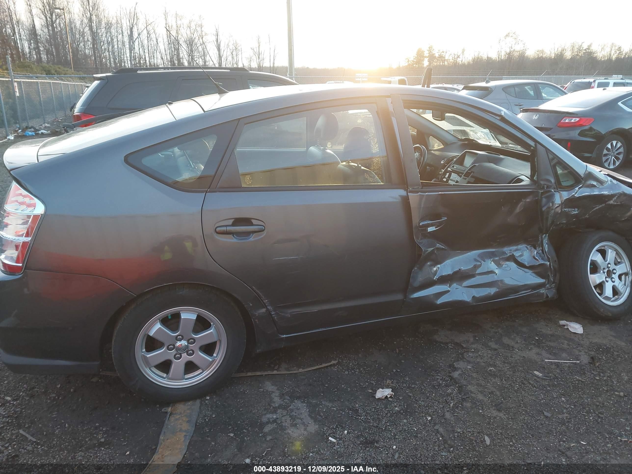 2006 Toyota Prius Серый vin: JTDKB20U063186664