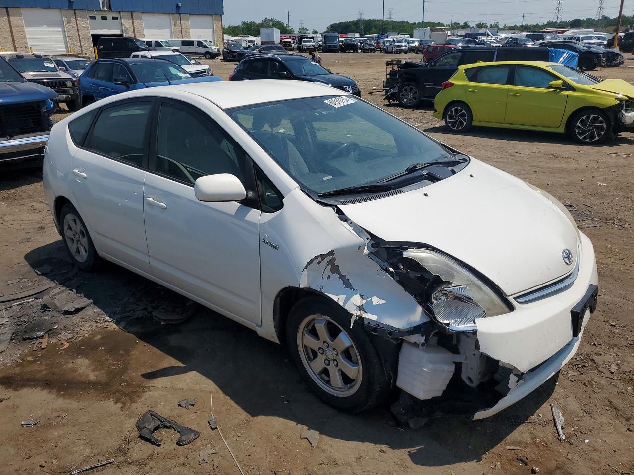 2007 Toyota Prius Base White vin: JTDKB20U077089054