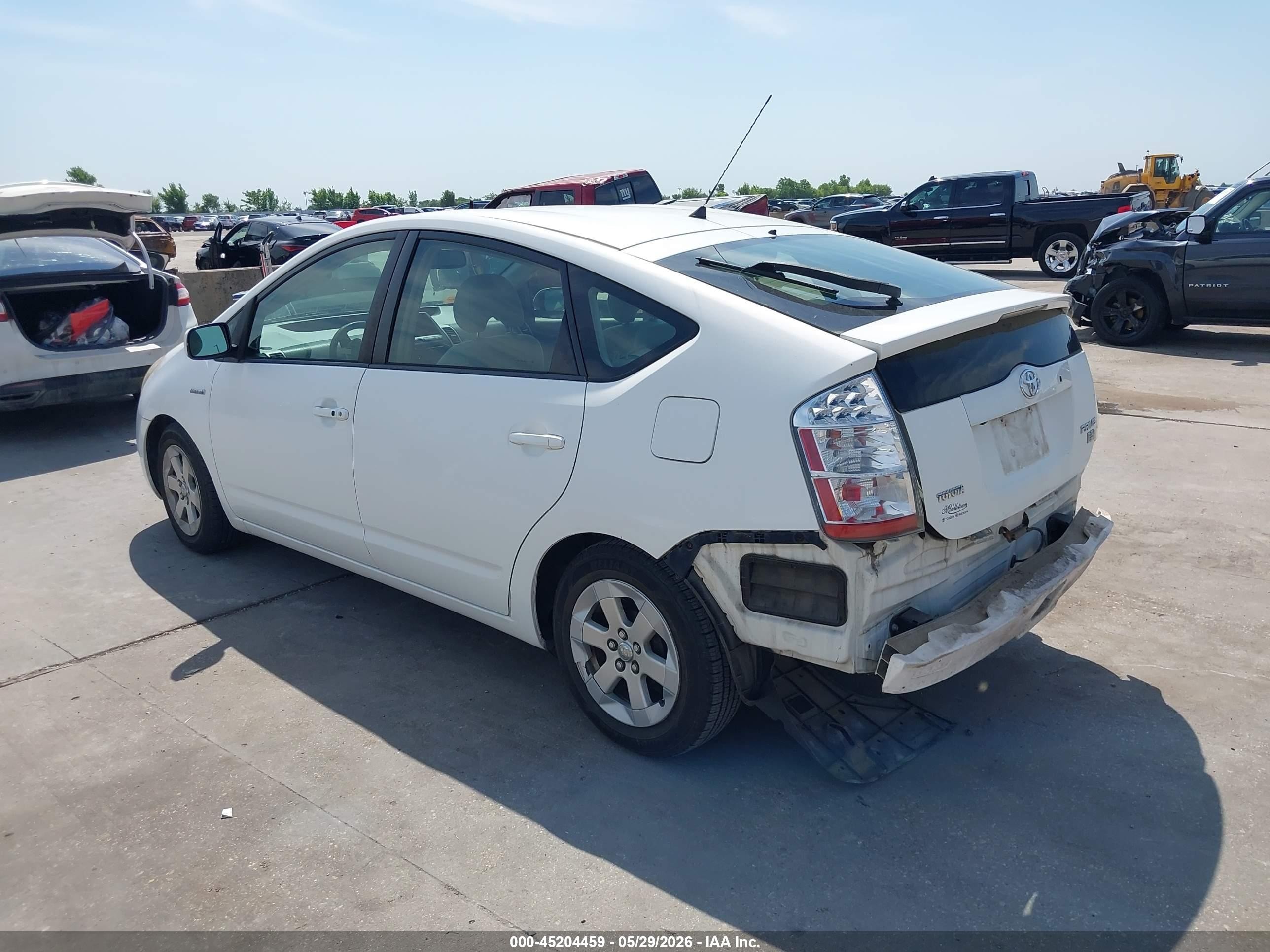 2007 Toyota Prius   White vin: JTDKB20U077552004