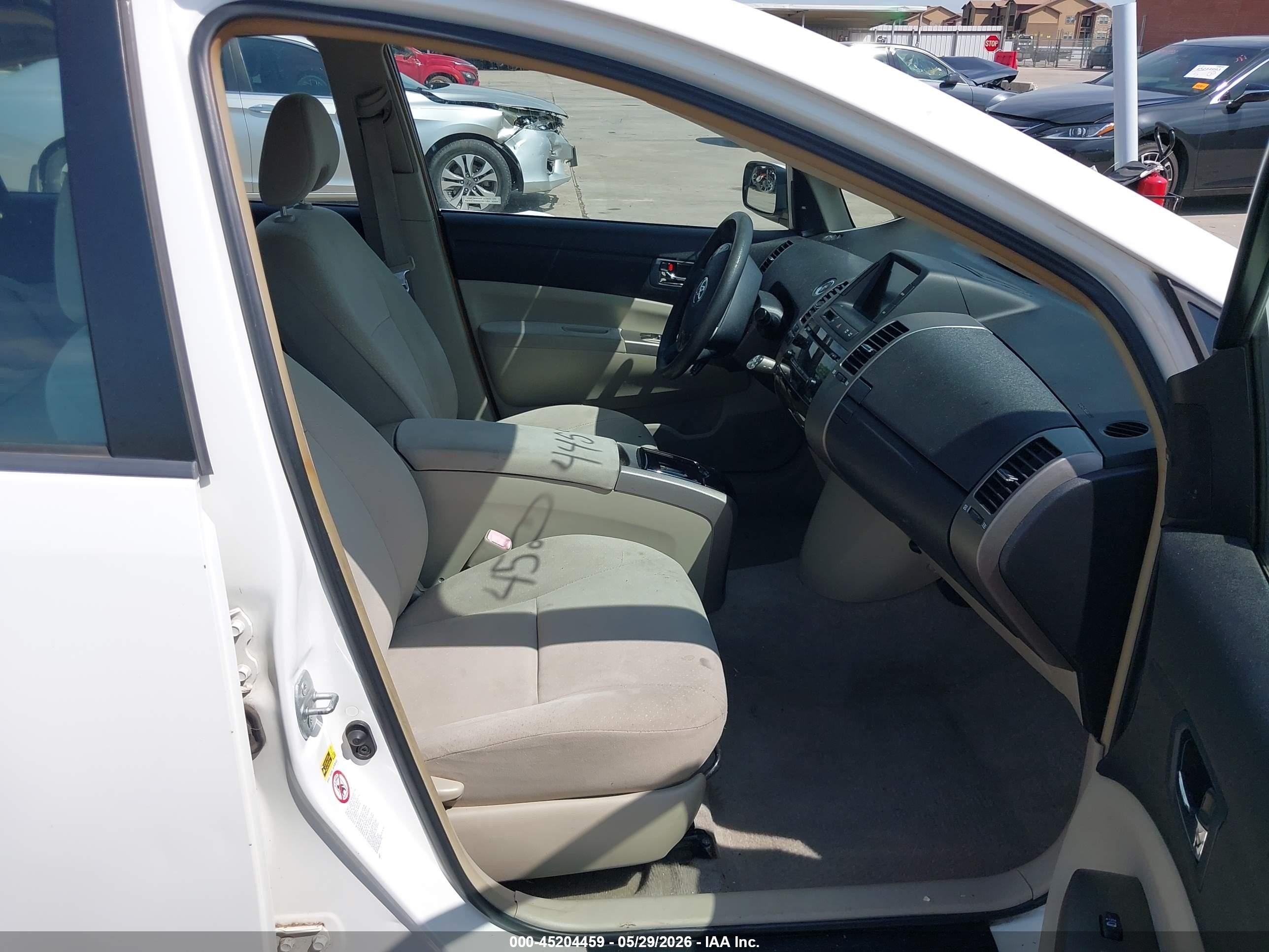 2007 Toyota Prius   White vin: JTDKB20U077552004