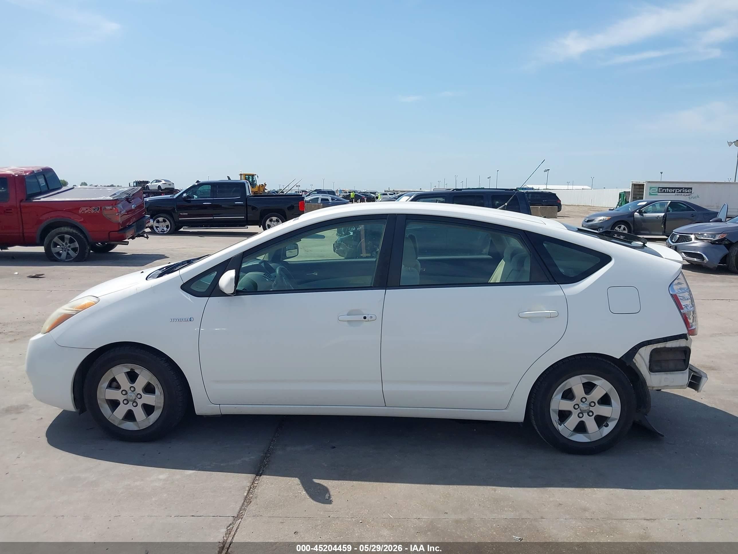 2007 Toyota Prius   White vin: JTDKB20U077552004