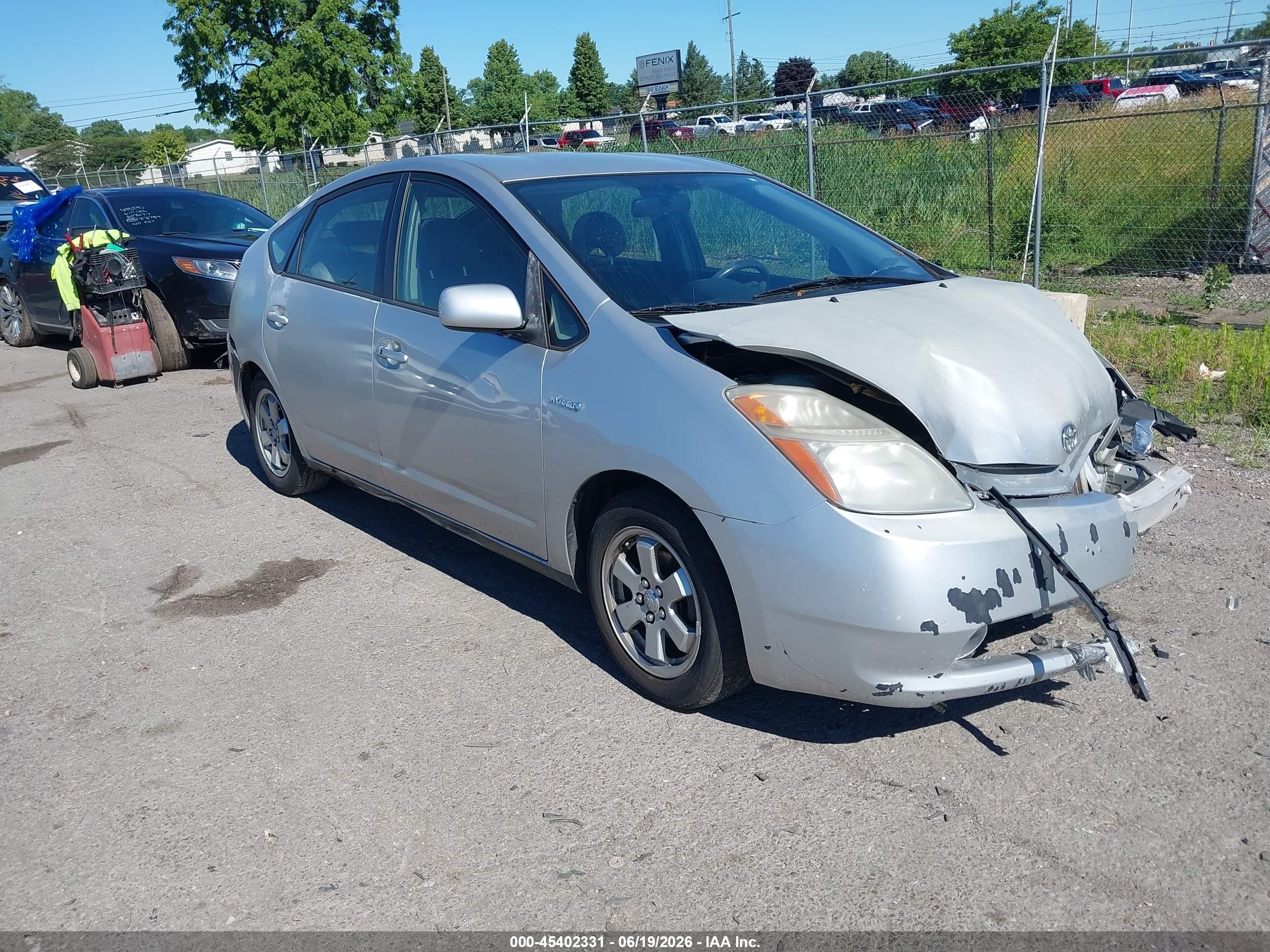 2007 Toyota Prius   Серебряный vin: JTDKB20U077563102