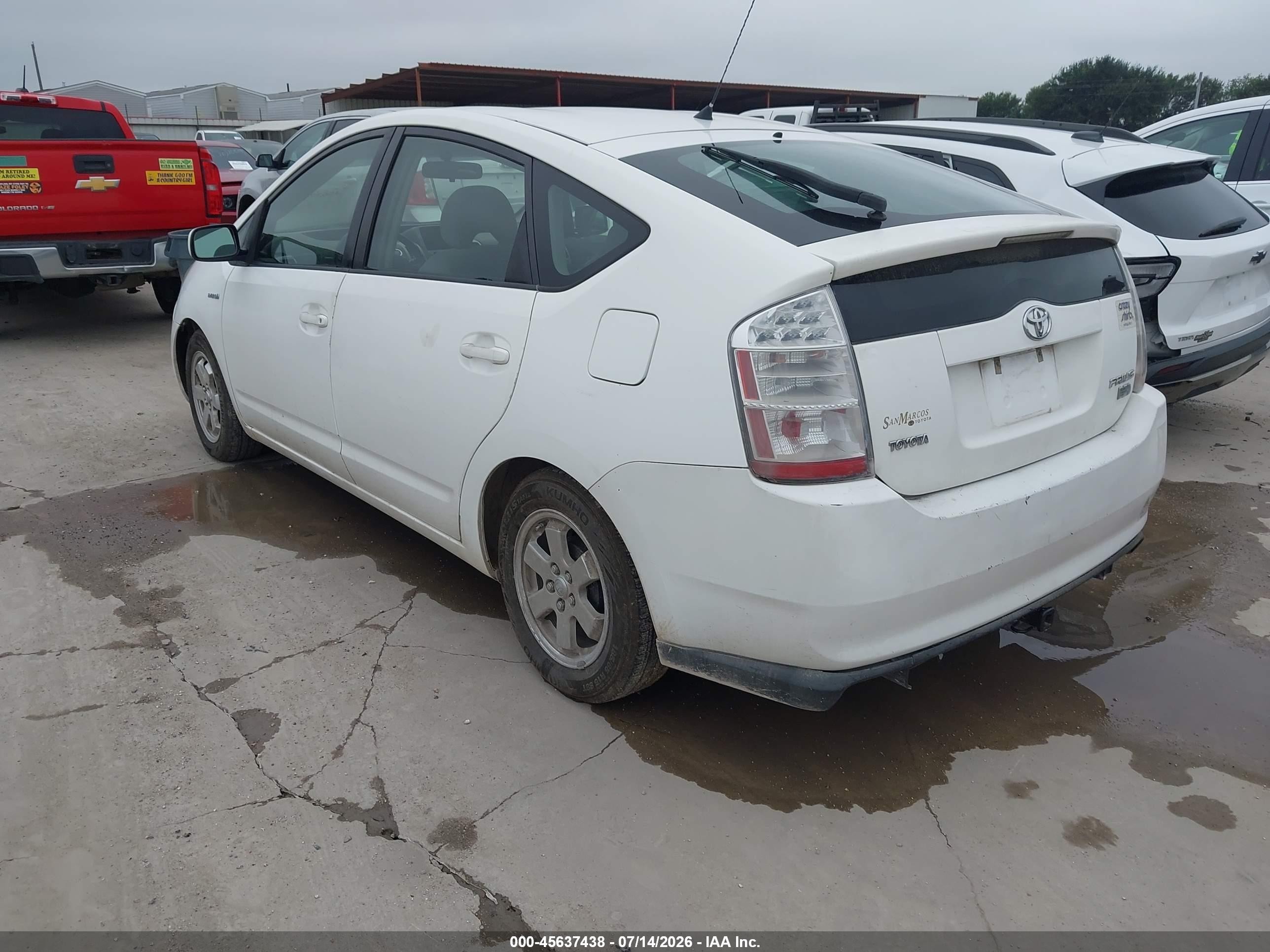2007 Toyota Prius   White vin: JTDKB20U077615036