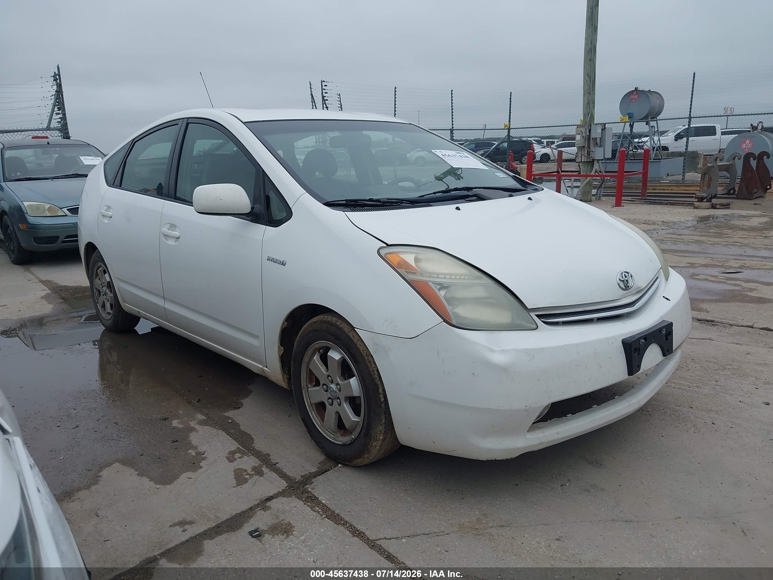 2007 Toyota Prius   White vin: JTDKB20U077615036
