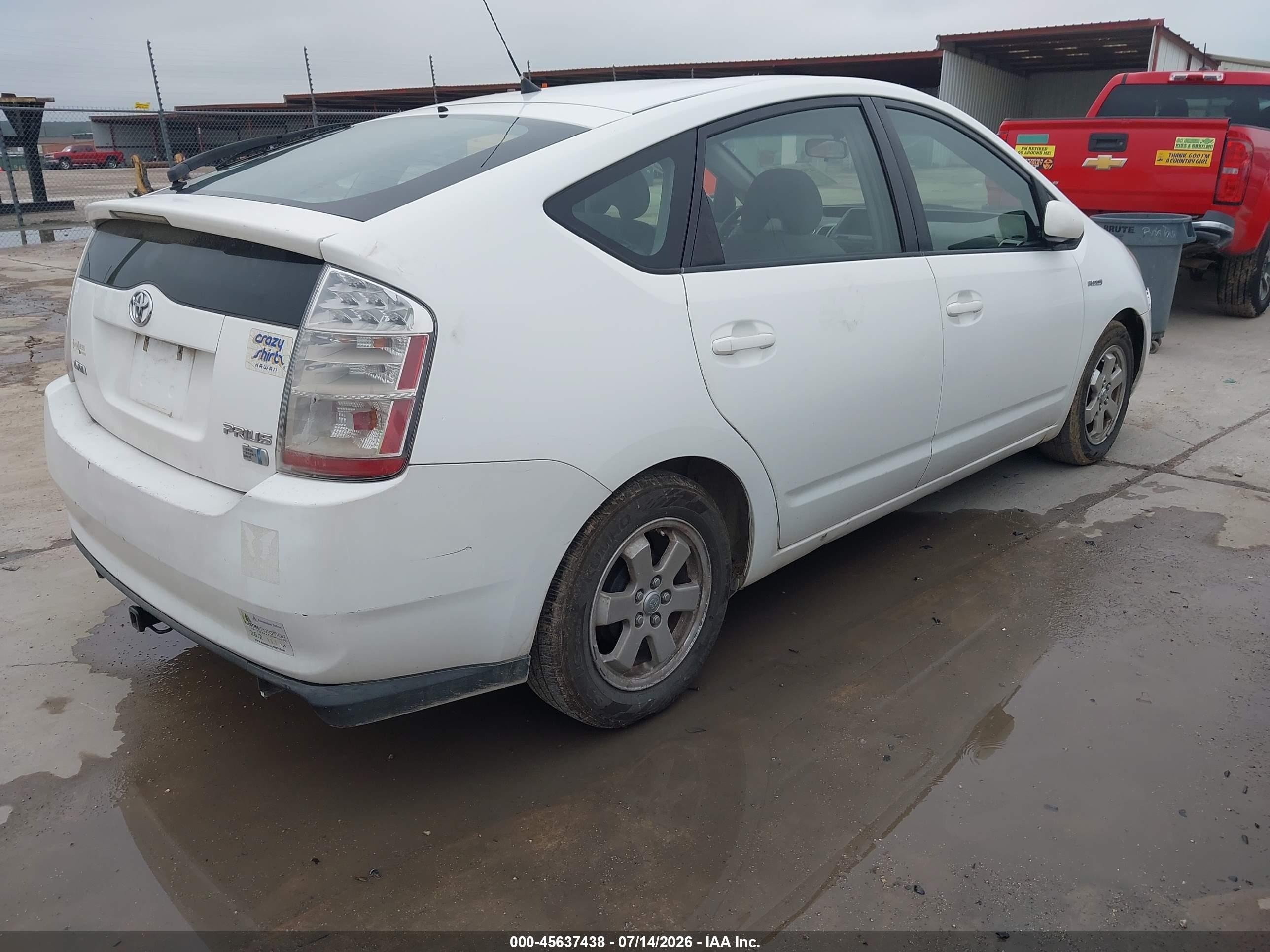 2007 Toyota Prius   White vin: JTDKB20U077615036