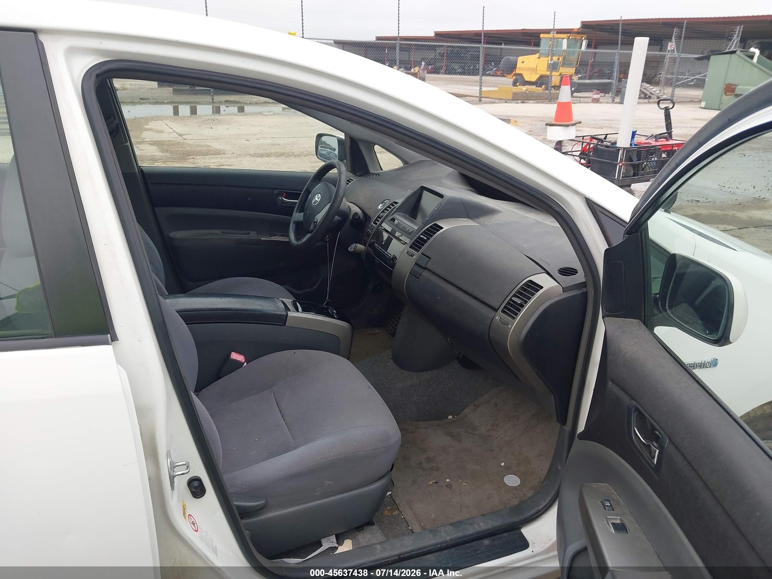 2007 Toyota Prius   White vin: JTDKB20U077615036