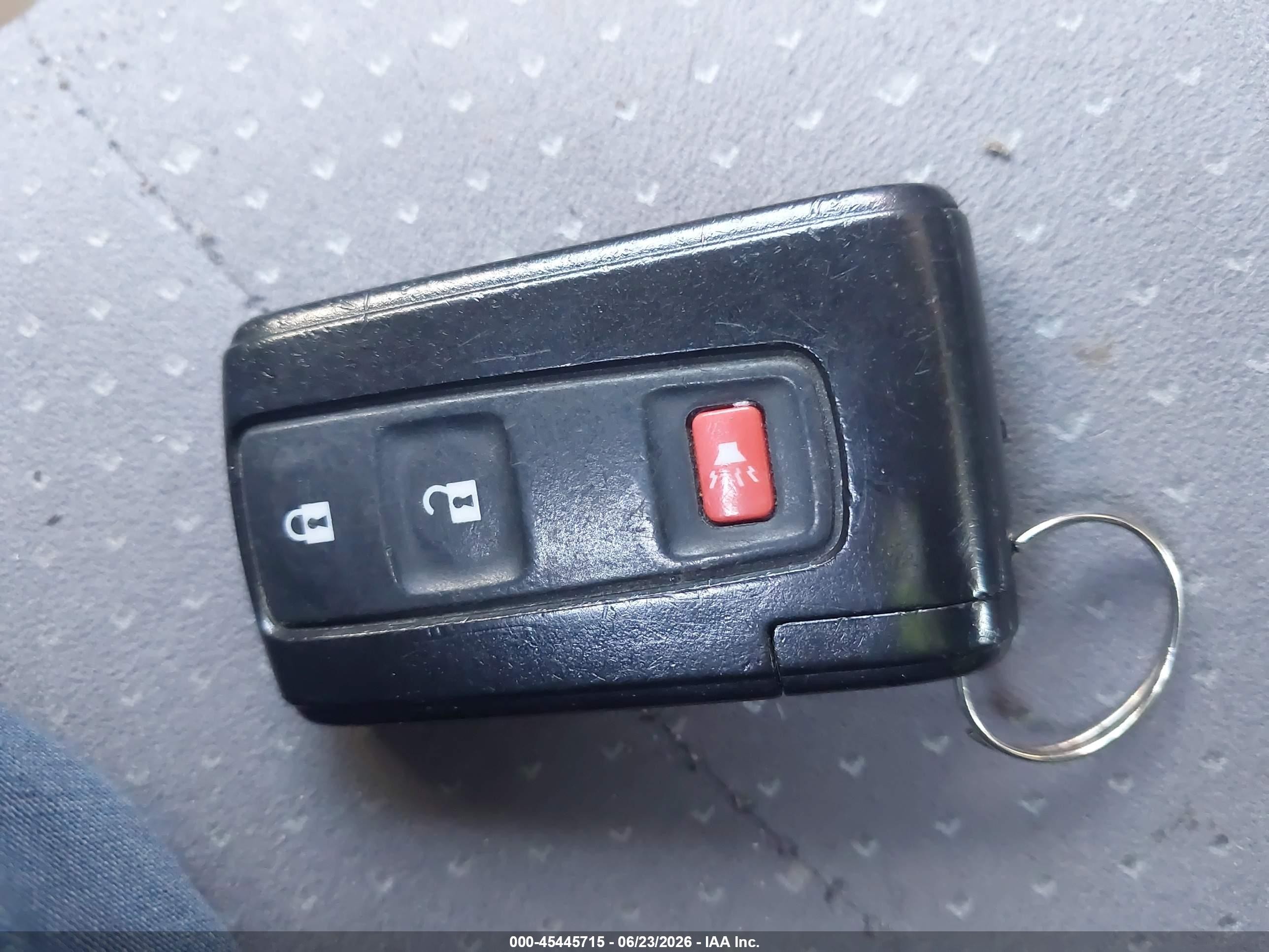 2007 Toyota Prius   Серебряный vin: JTDKB20U077630510