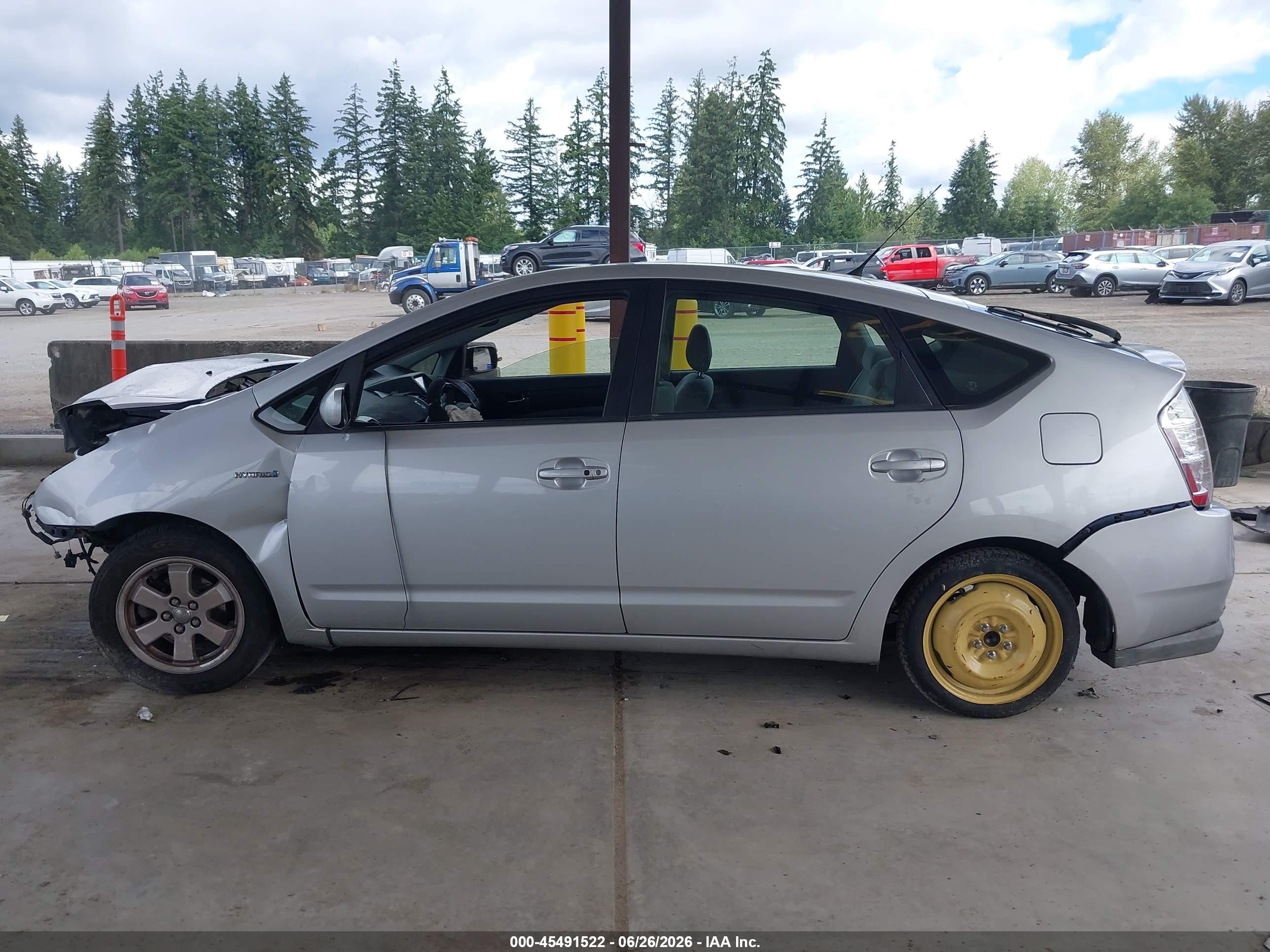 2007 Toyota Prius   Silver vin: JTDKB20U077639160