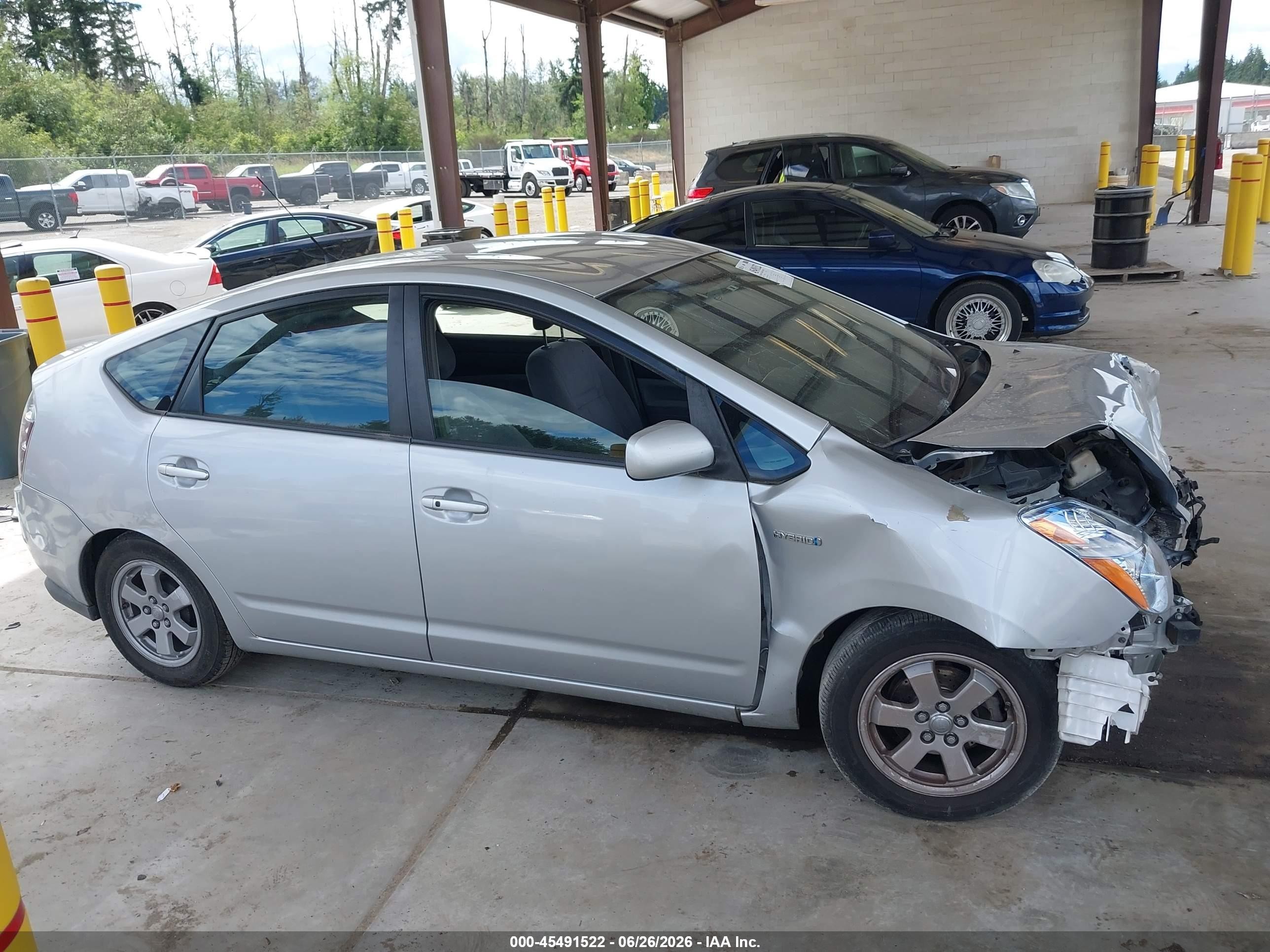2007 Toyota Prius   Silver vin: JTDKB20U077639160
