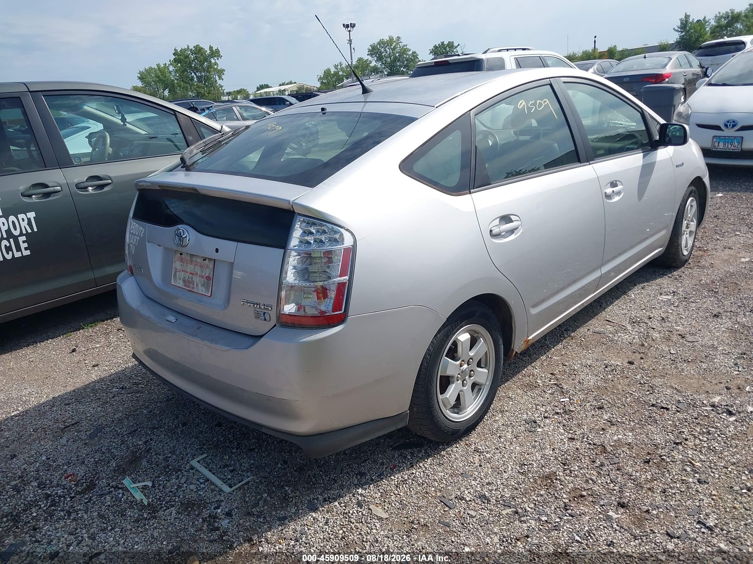 2007 Toyota Prius   Silver vin: JTDKB20U077678055