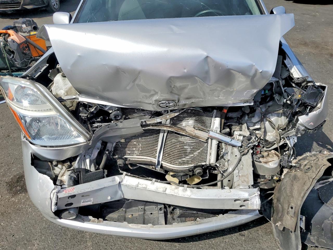 2008 Toyota Prius Base Silver vin: JTDKB20U083306238