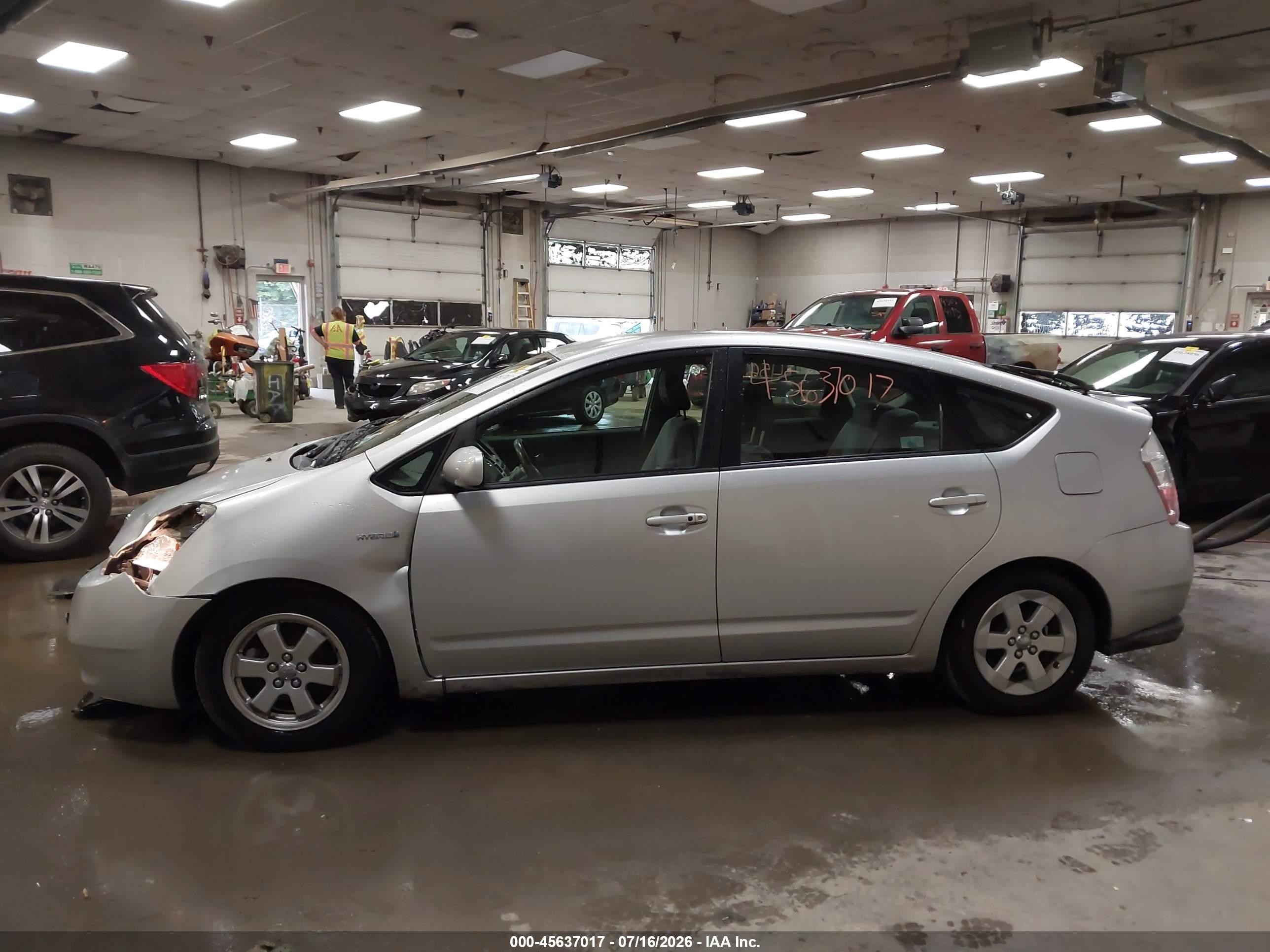 2008 Toyota Prius   Silver vin: JTDKB20U083439369