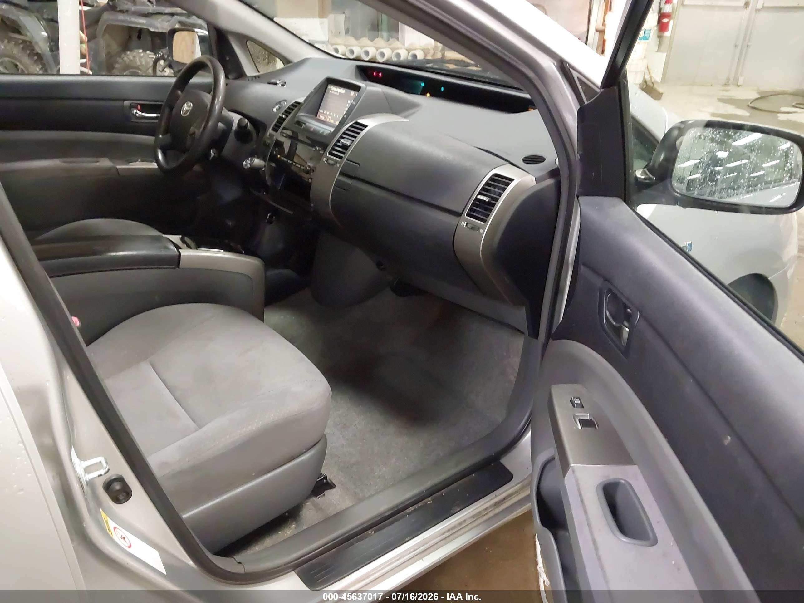 2008 Toyota Prius   Silver vin: JTDKB20U083439369