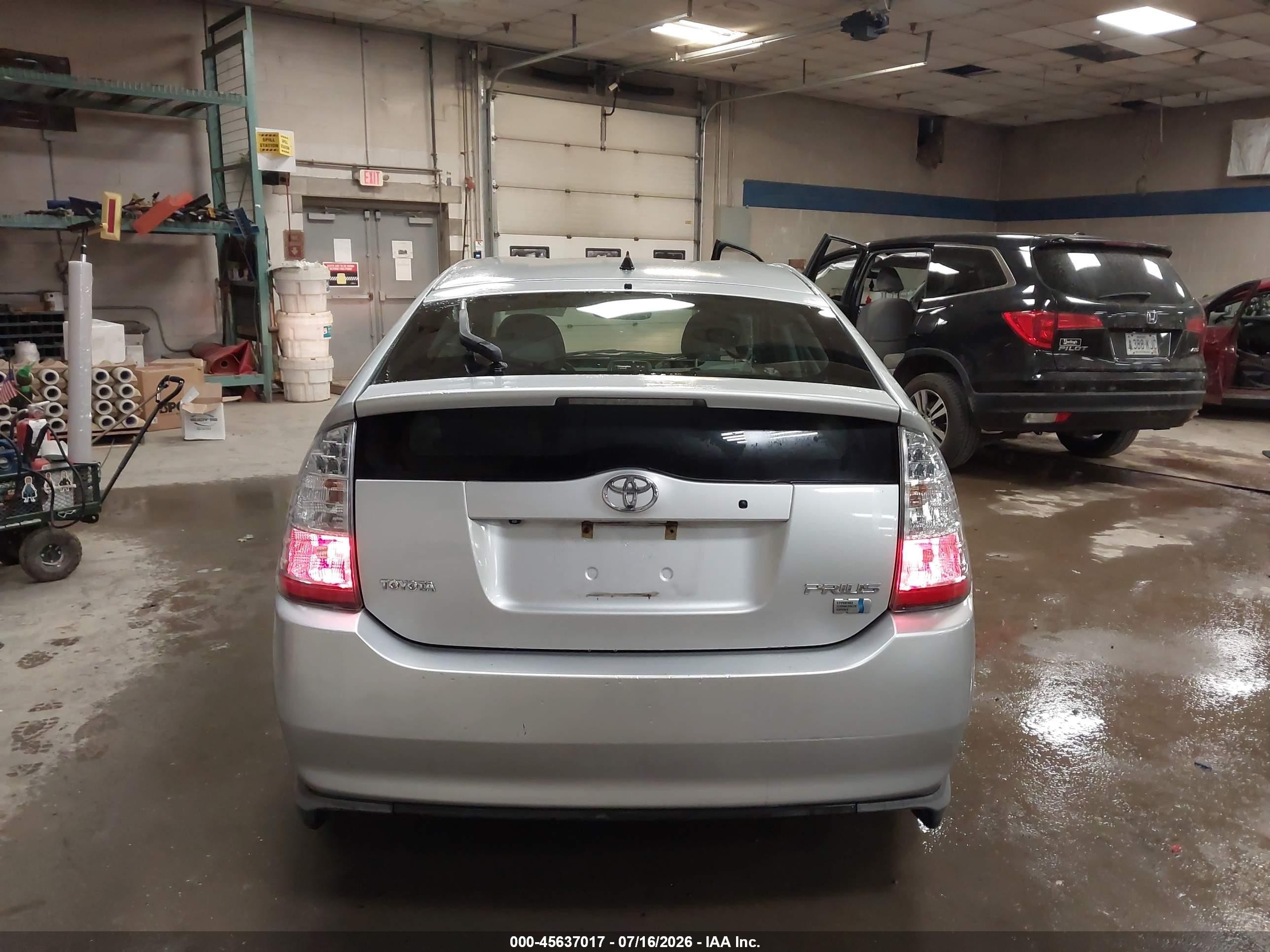 2008 Toyota Prius   Silver vin: JTDKB20U083439369