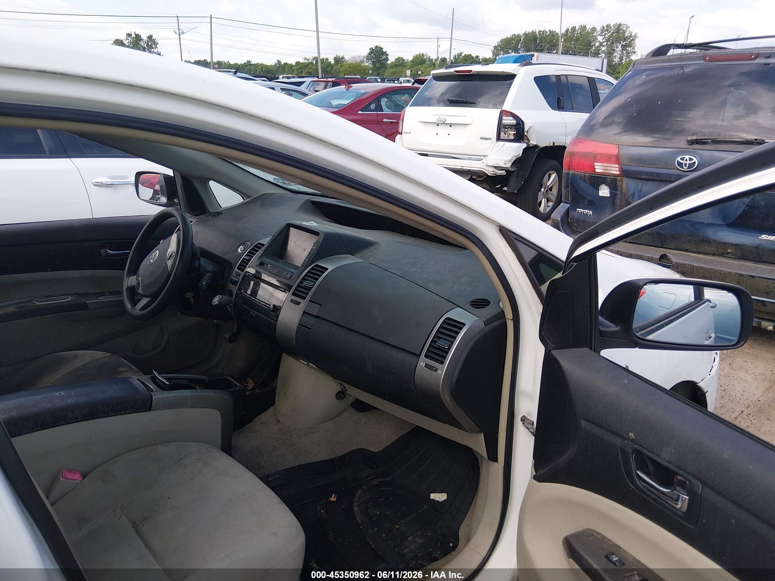 2008 Toyota Prius   White vin: JTDKB20U083450484