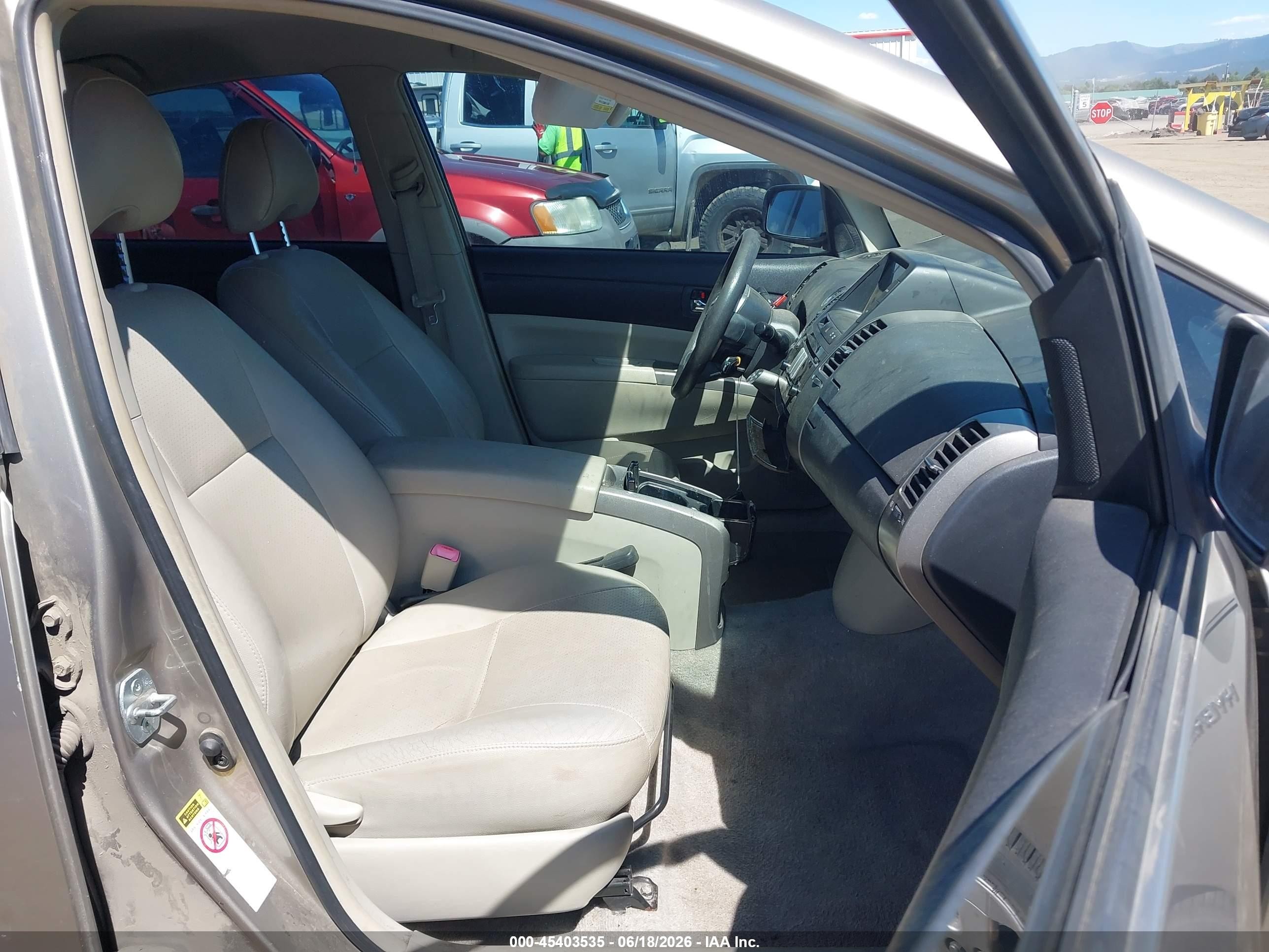 2008 Toyota Prius Touring Beige vin: JTDKB20U087707703