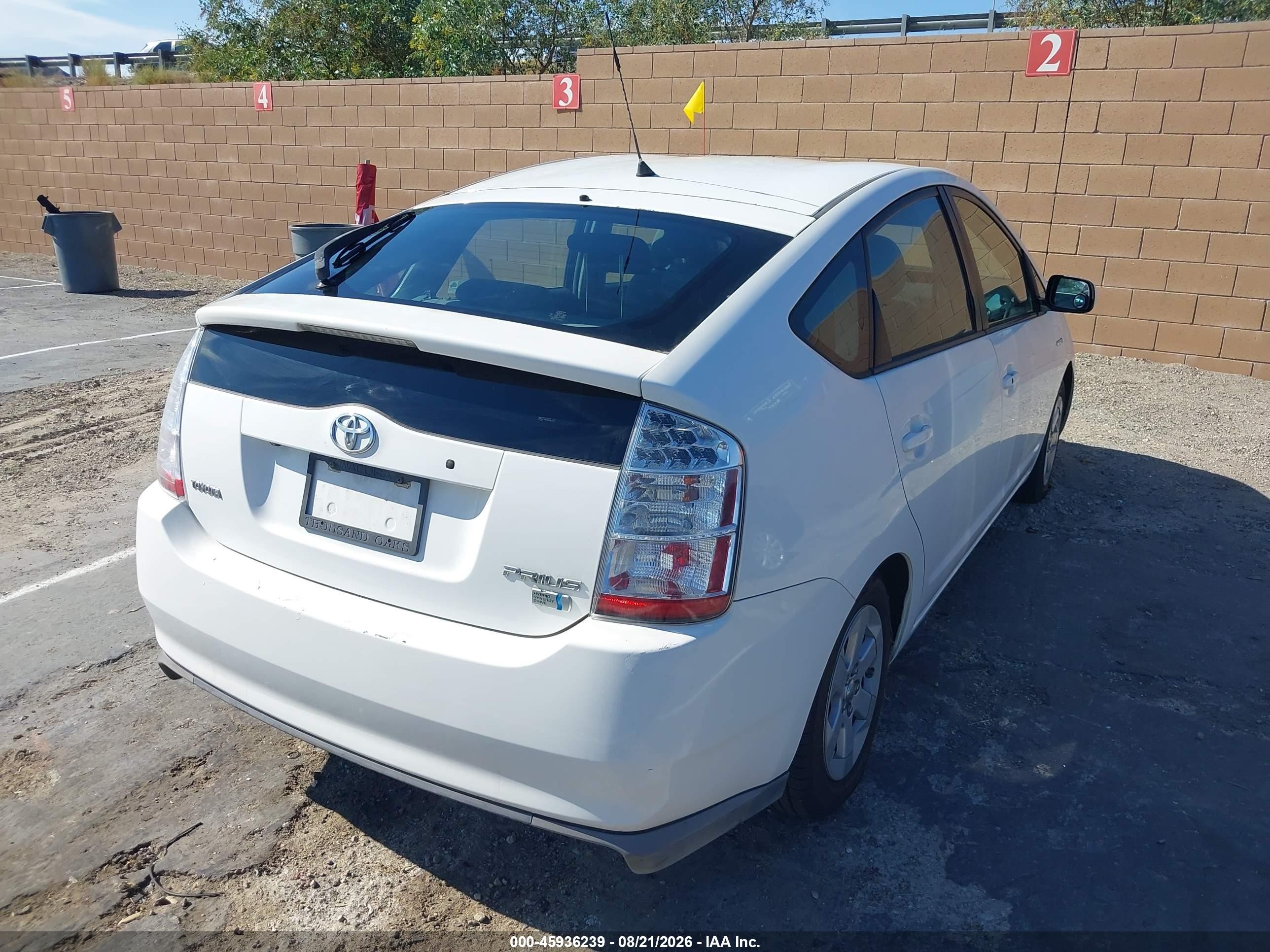 2009 Toyota Prius   White vin: JTDKB20U093503587