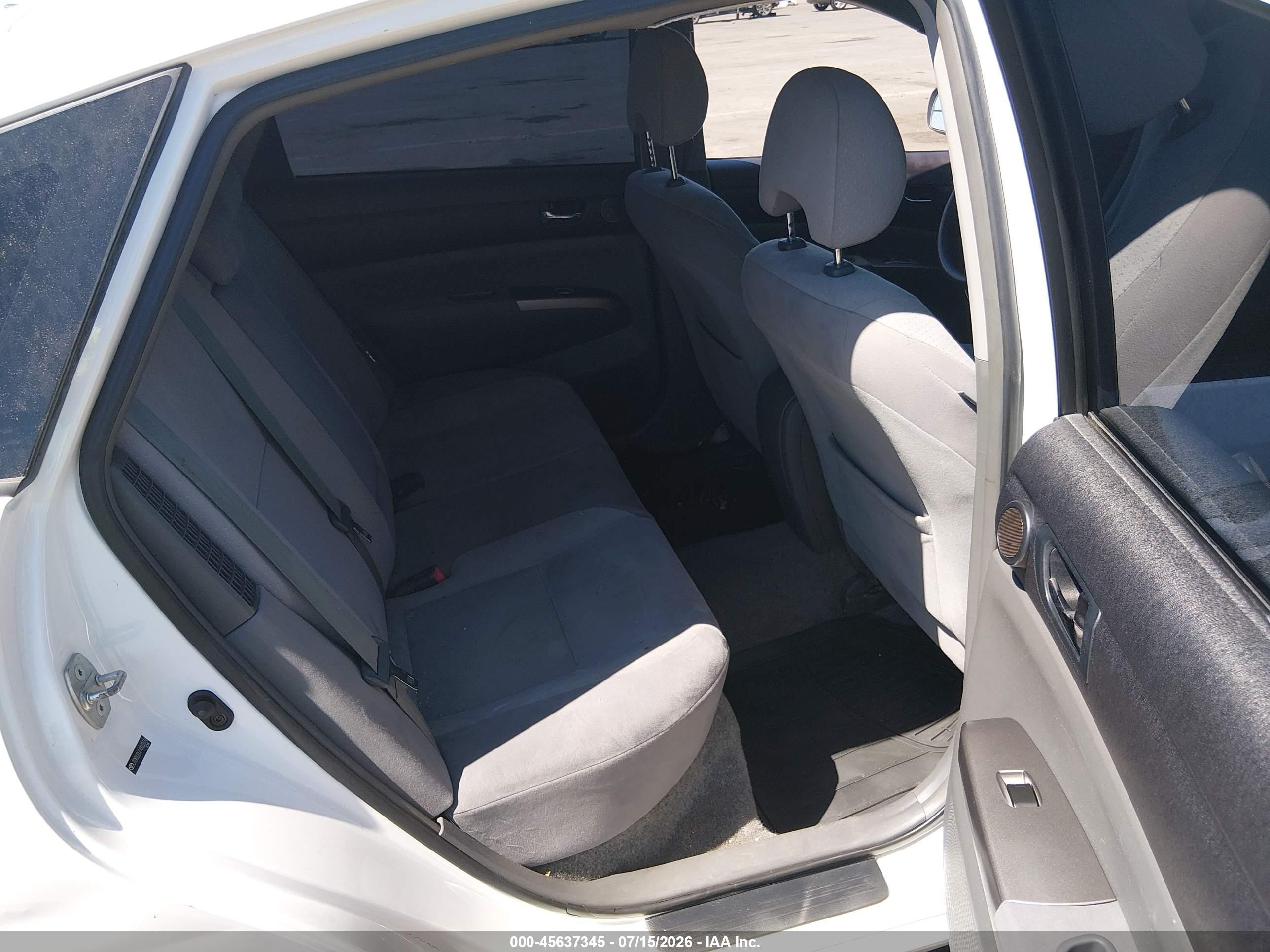 2004 Toyota Prius   White vin: JTDKB20U140022774