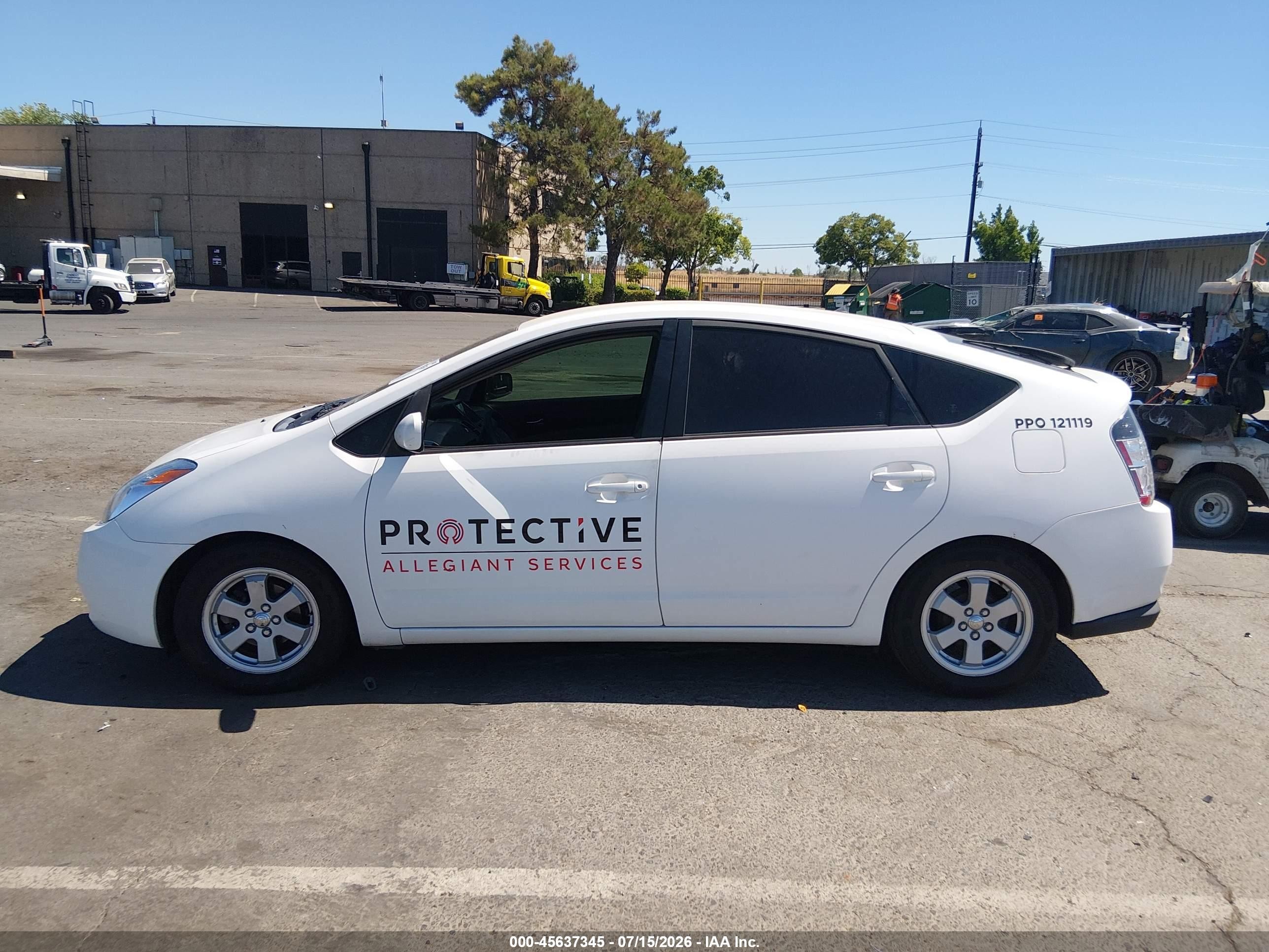 2004 Toyota Prius   White vin: JTDKB20U140022774
