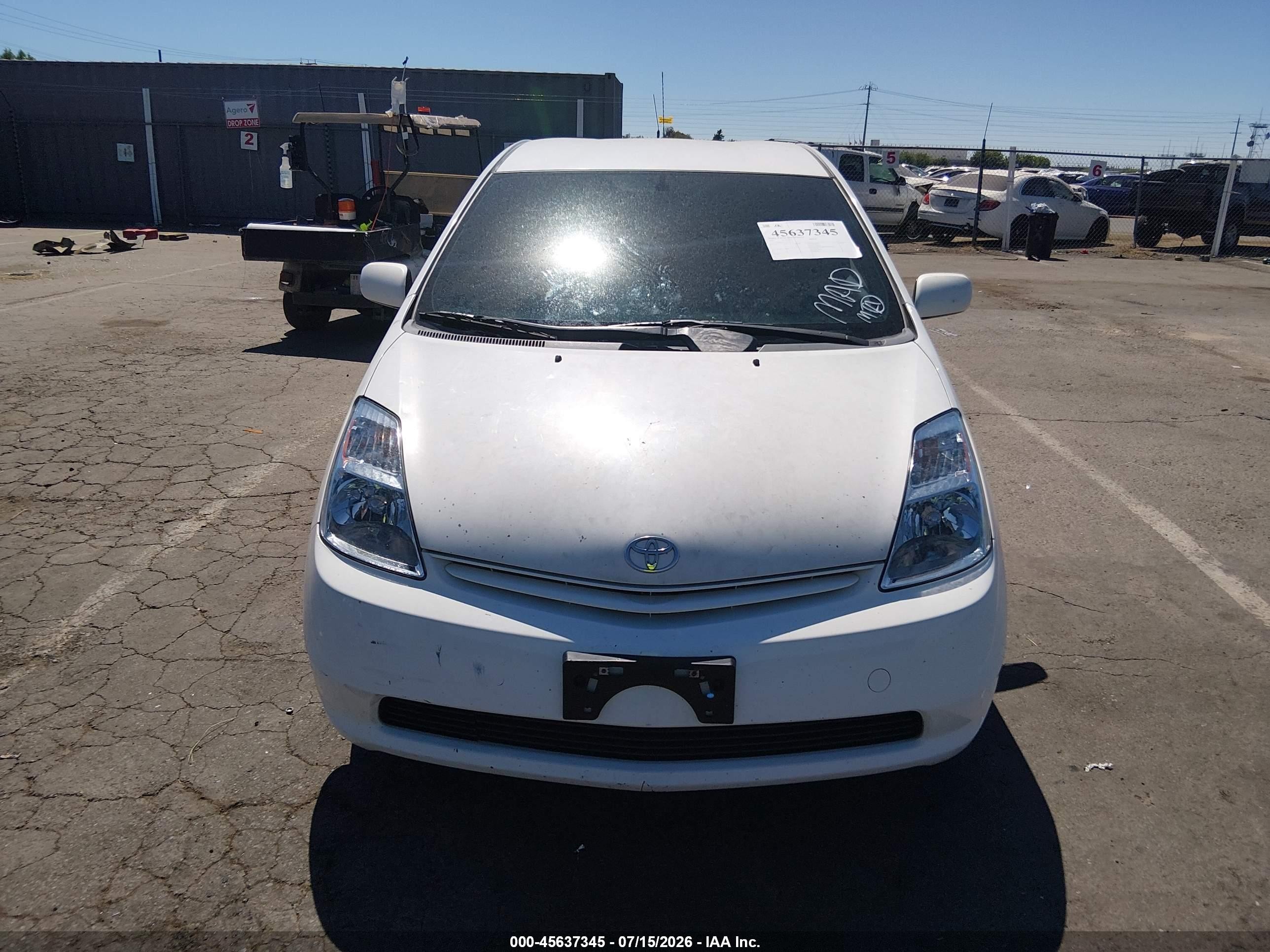 2004 Toyota Prius   White vin: JTDKB20U140022774