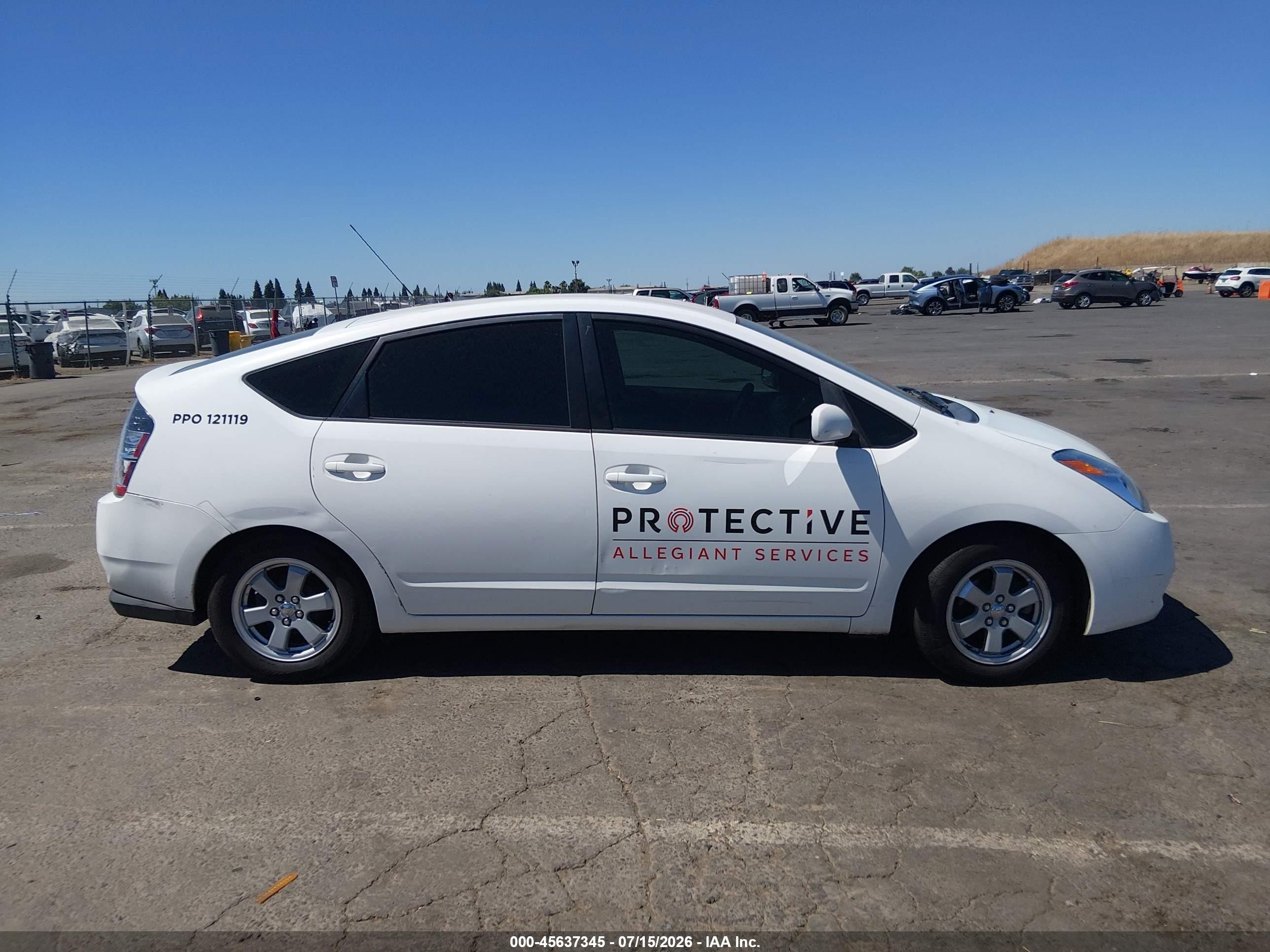 2004 Toyota Prius   White vin: JTDKB20U140022774