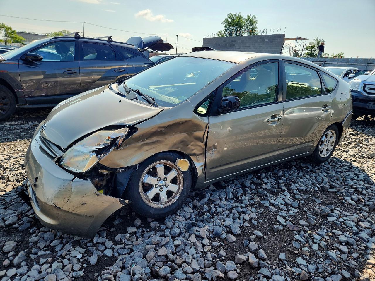 2004 Toyota Prius Base Tan vin: JTDKB20U140028235